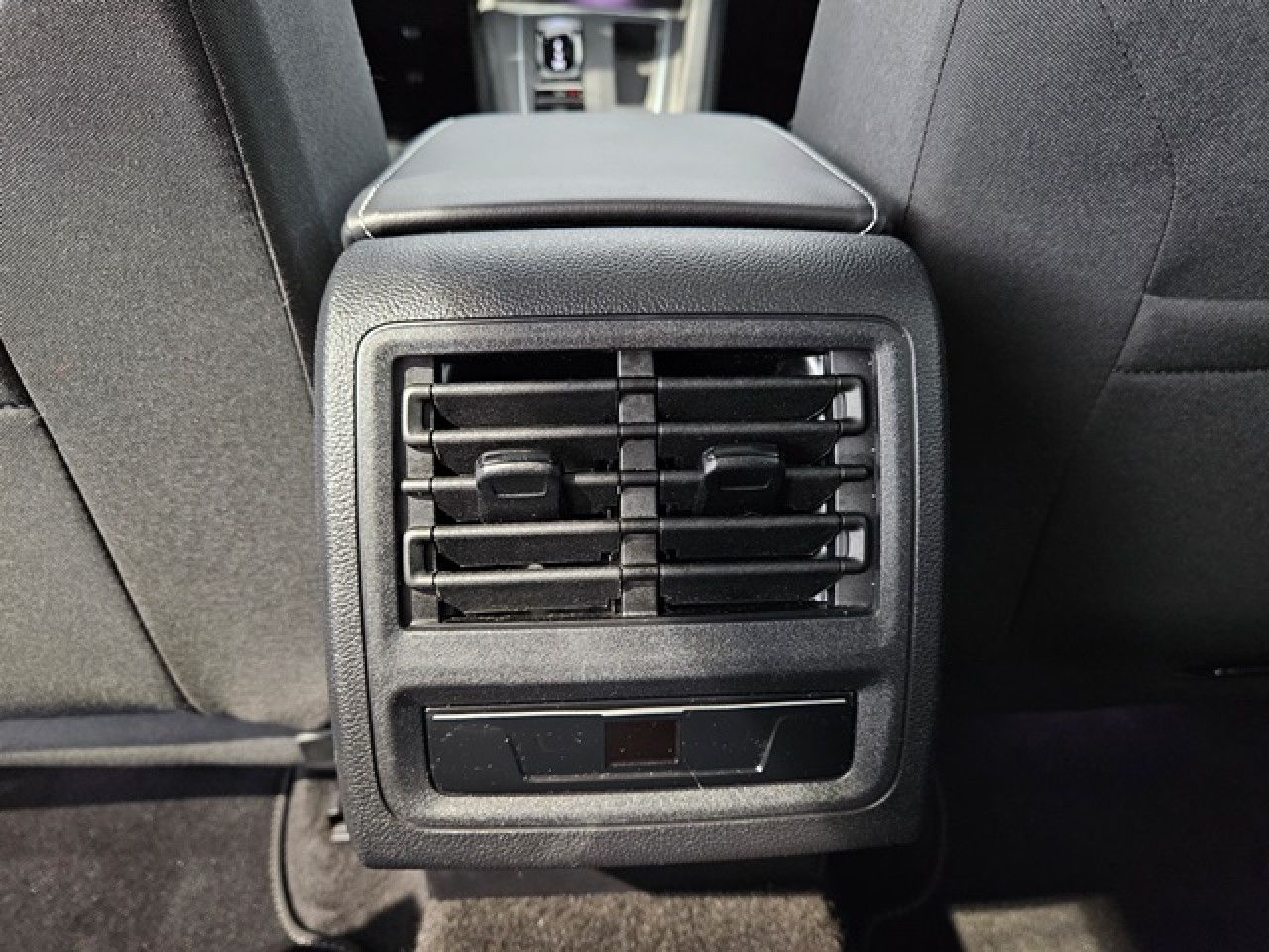 Volkswagen Golf 1.5 eTSI Move DSG - Samsaru's Car Outlet