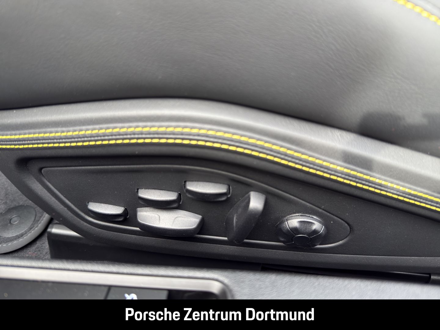 Porsche 992 911 Carrera 4 GTS Cabrio Burmester Clubleder