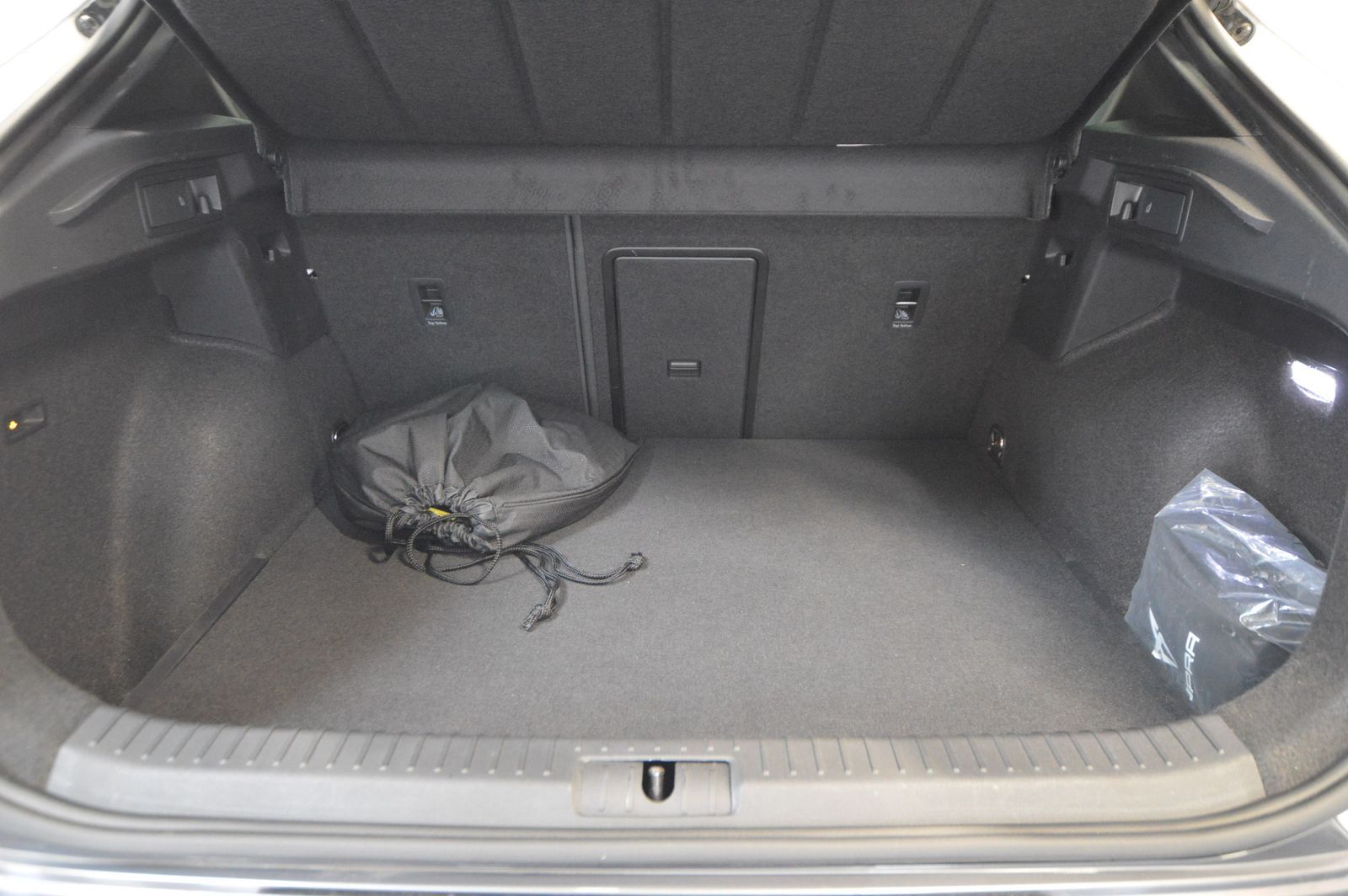 Cupra Formentor VZ 1.4 e-HYBRID - Samsaru's Car Outlet