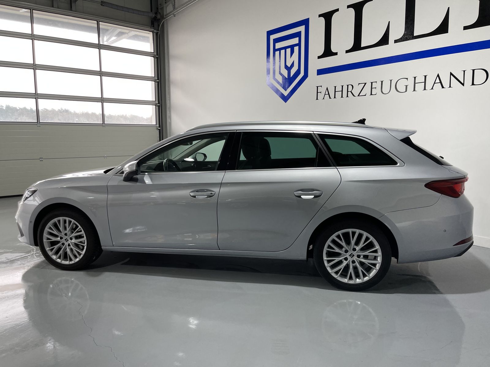 Seat Leon Xcellence 2.0 TDI*AHK*LED*Cam*Navi*