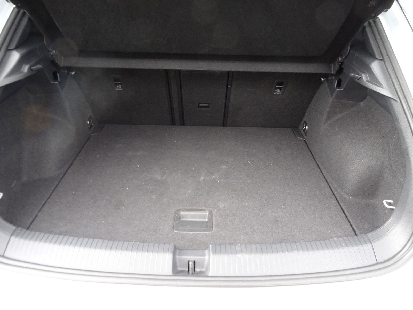 Volkswagen T-Roc 1.5 TSI DSG ACTIVE - Samsaru's Car Outlet