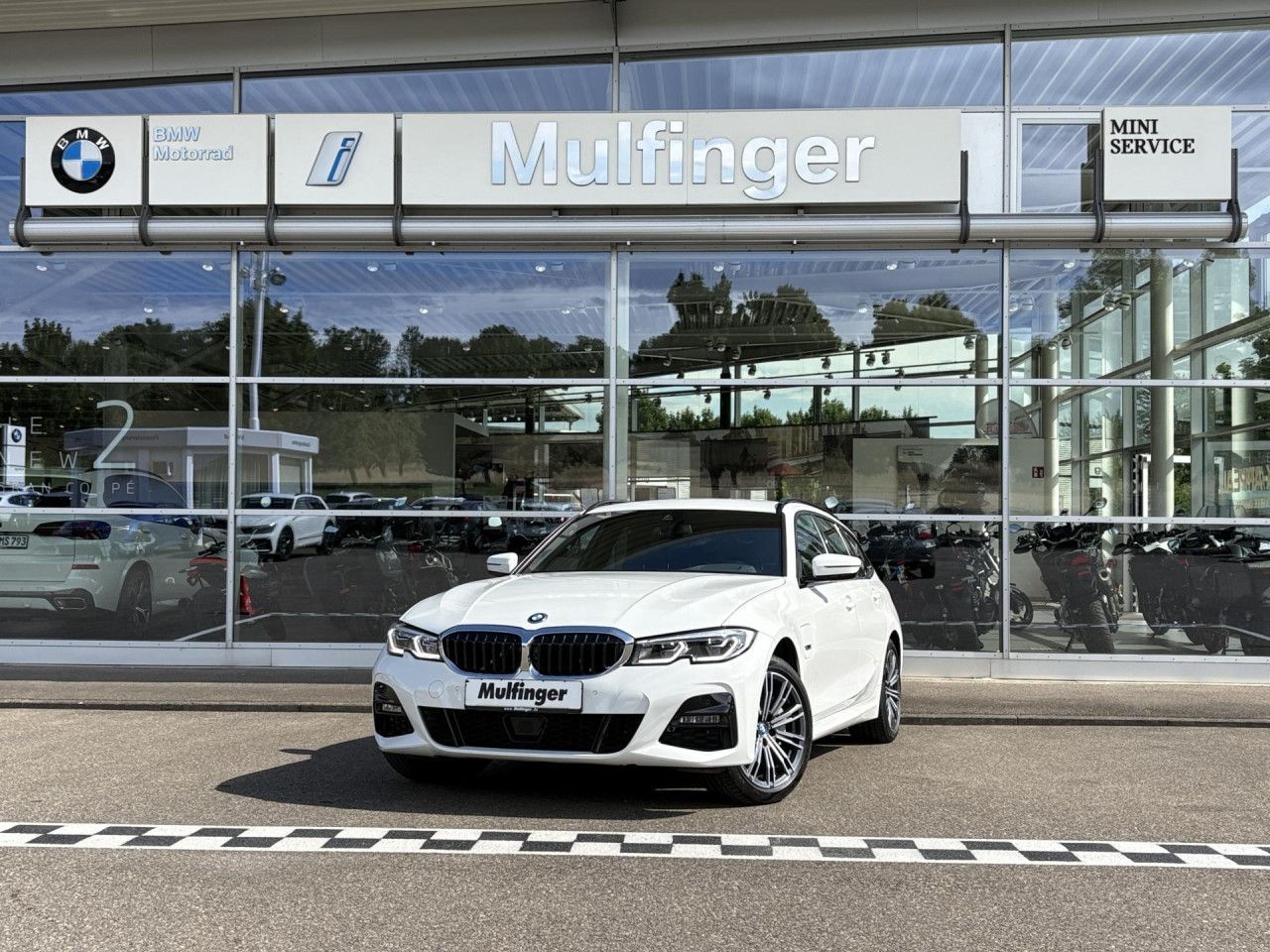 BMW 330e T. M Sport - Samsaru's Car Outlet
