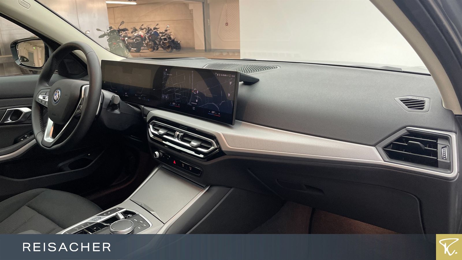 BMW 330e A xDrive LCProf - Samsaru's Car Outlet
