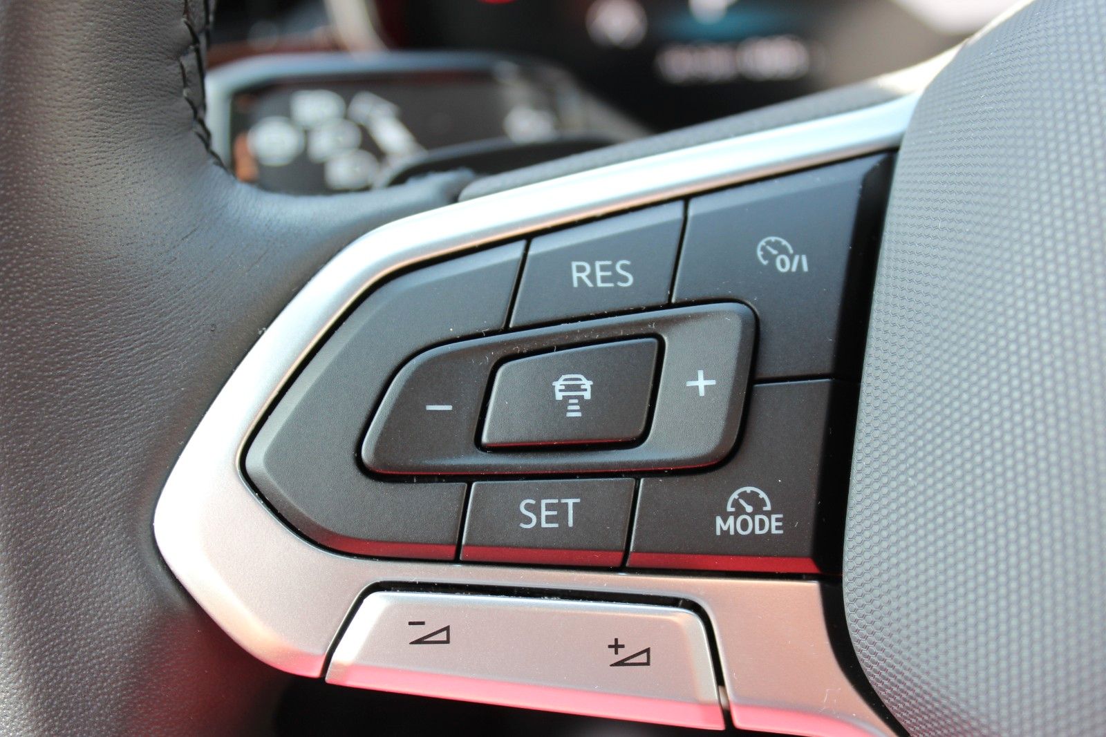 Volkswagen Touareg TDI Luft ACC Stdhzg AHK Pano Allradlenk