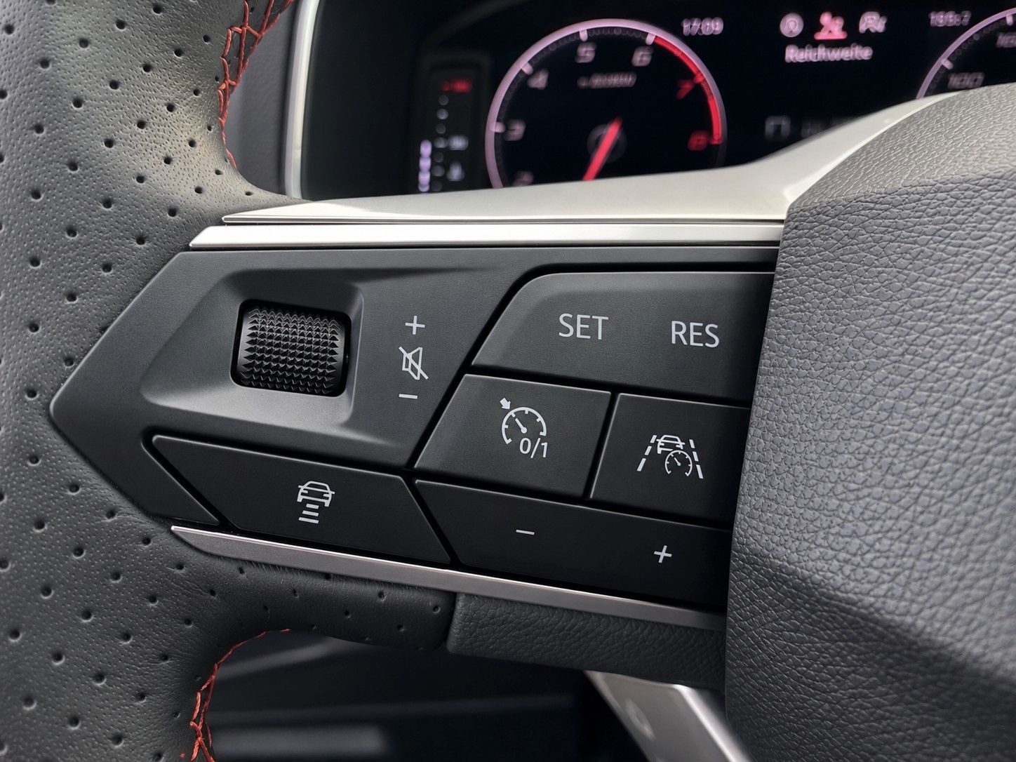 Seat Tarraco FR 4Drive*Pano-Dach*AHK*Leder*Drive*Cam.