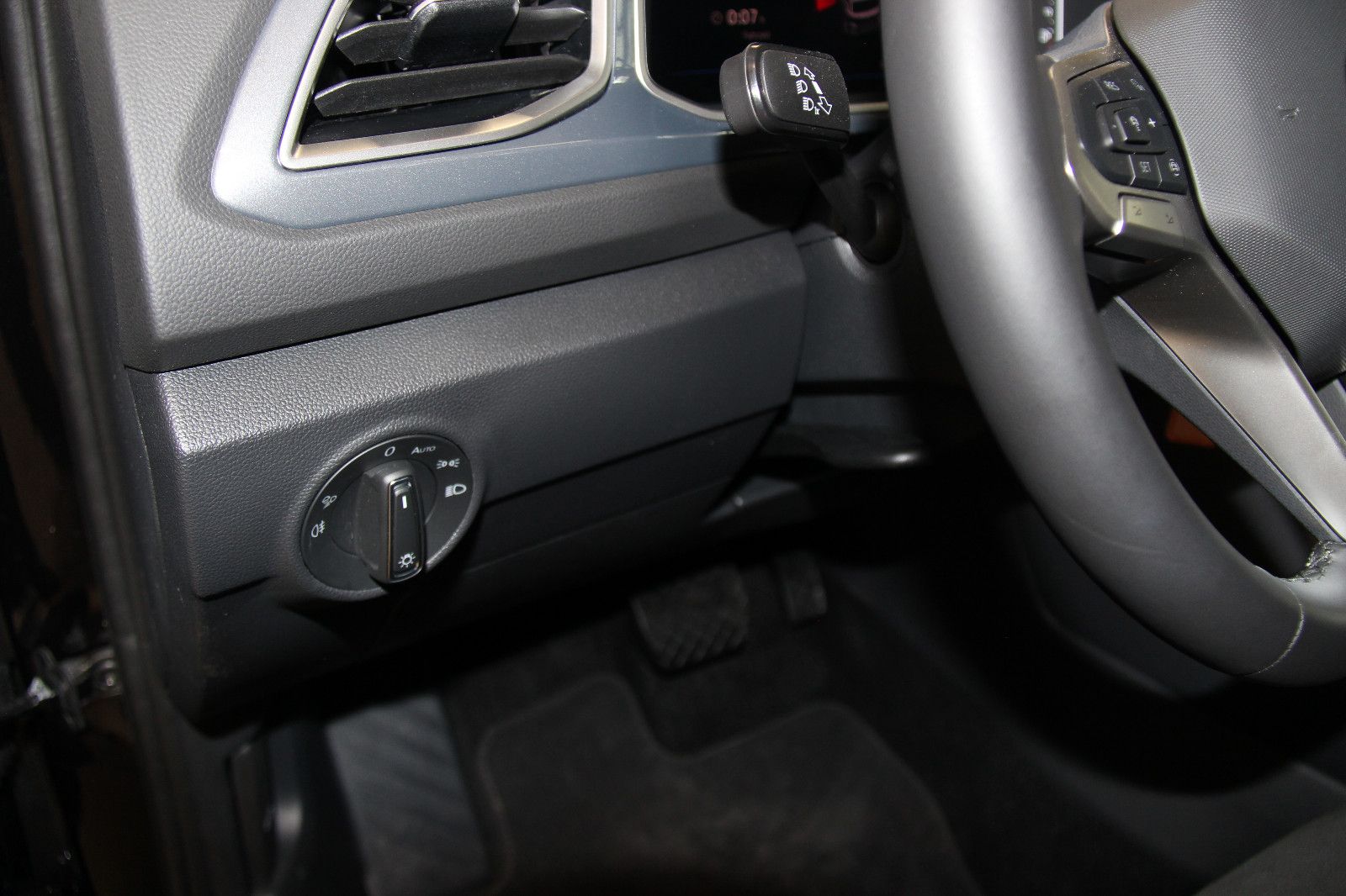 Volkswagen T-Roc Style 1.5 TSI DSG - Samsaru's Car Outlet