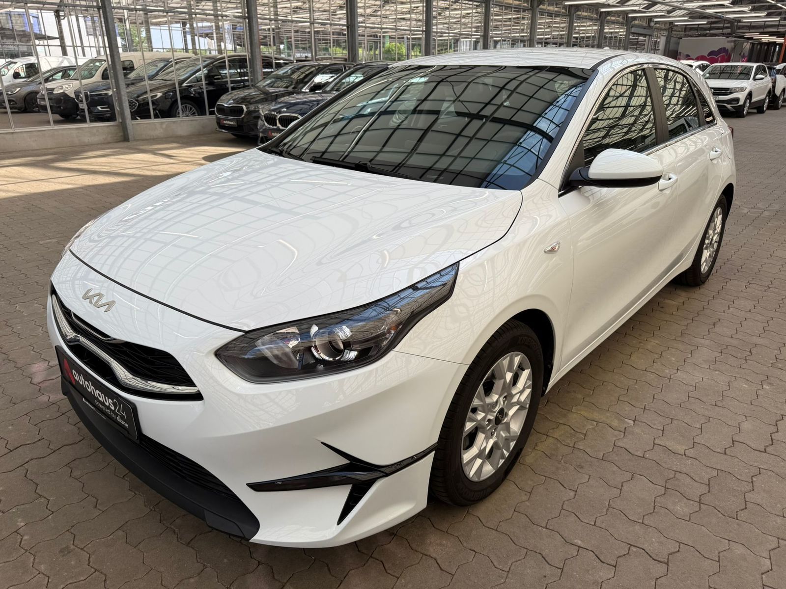 Kia Ceed 1.5 T-GDI Vision - Samsaru's Car Outlet