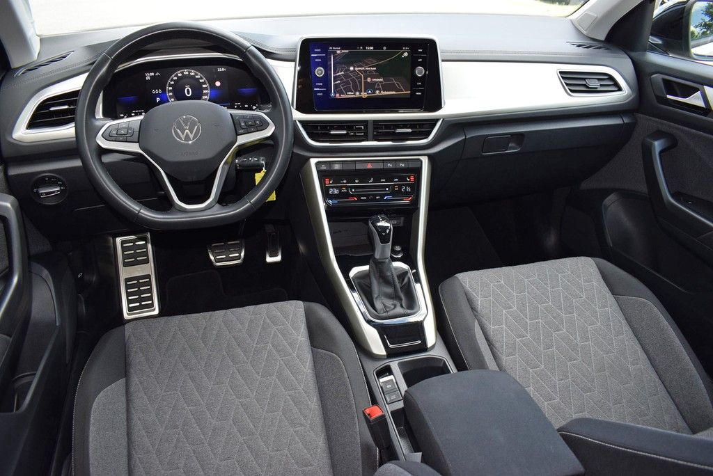Volkswagen T-Roc 1.5 TSI DSG Move - Samsaru's Car Outlet