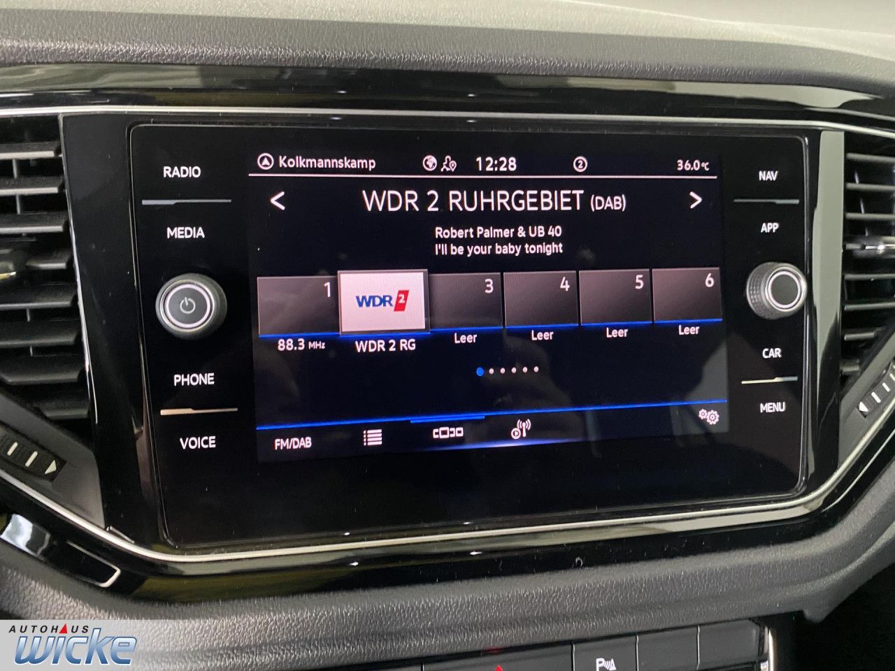 Volkswagen T-Roc 1.5 TSI Style - Samsaru's Car Outlet