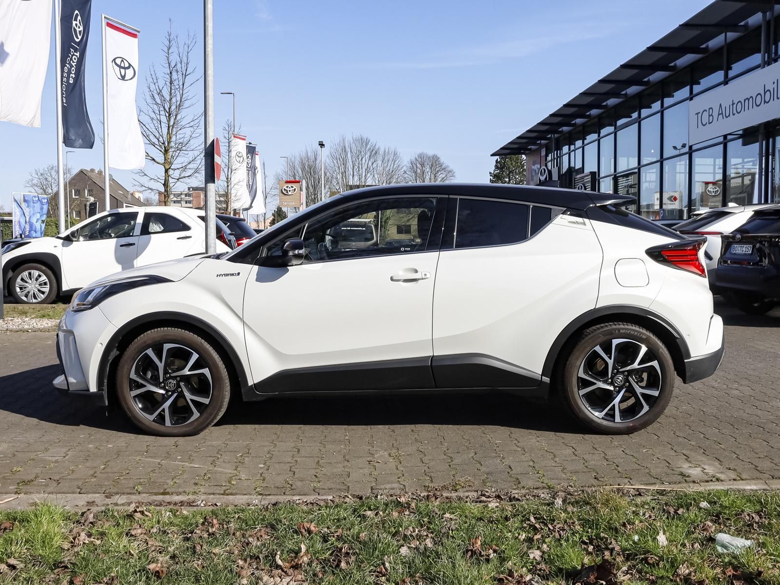 Toyota C-HR 2.0 Hybrid Lounge - Samsaru's Car Outlet