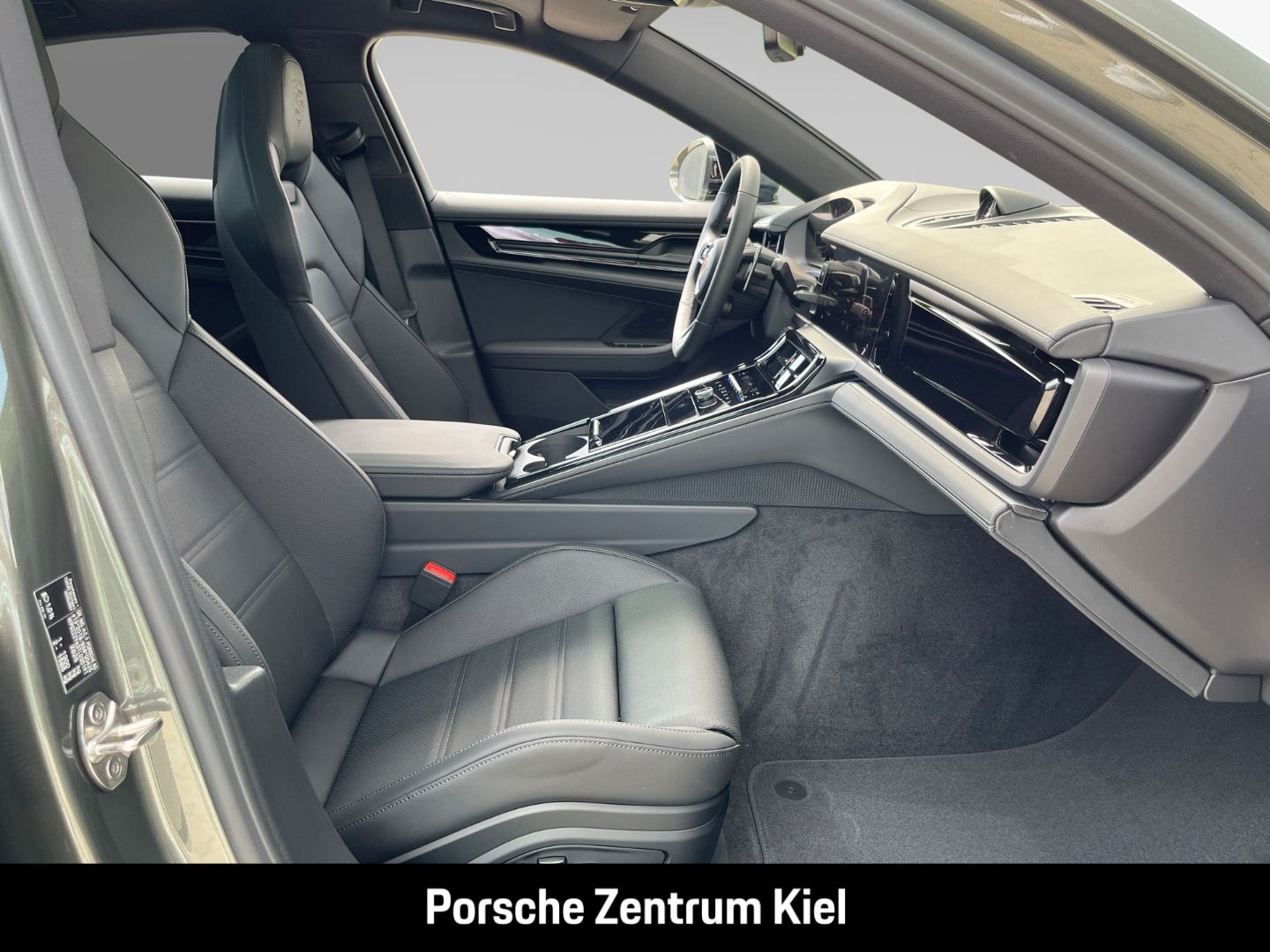 Porsche Panamera 4 E-Hybrid HA-Lenkung InnoDrive HUD