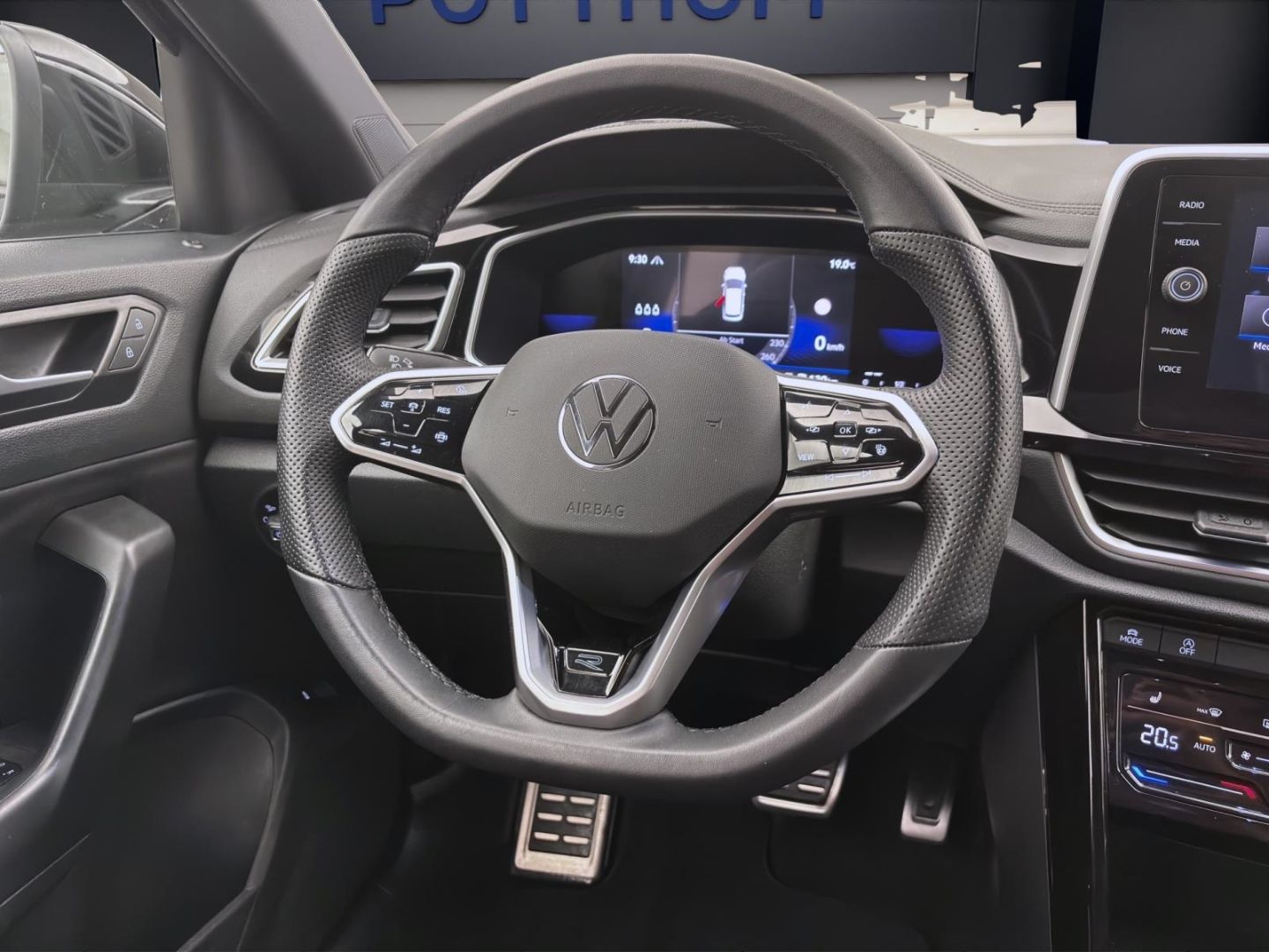 Volkswagen T-Roc 1.5 TSI DSG R-LINE - Samsaru's Car Outlet
