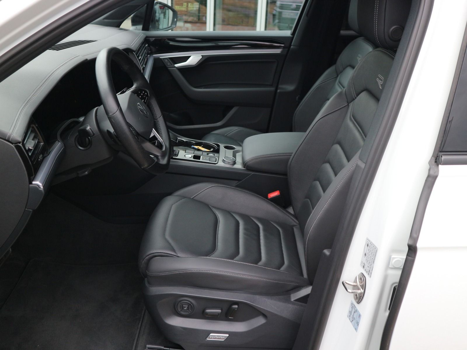 Volkswagen Touareg 3.0 V6 TDI R-Line 4Motion - Samsaru's Car Outlet