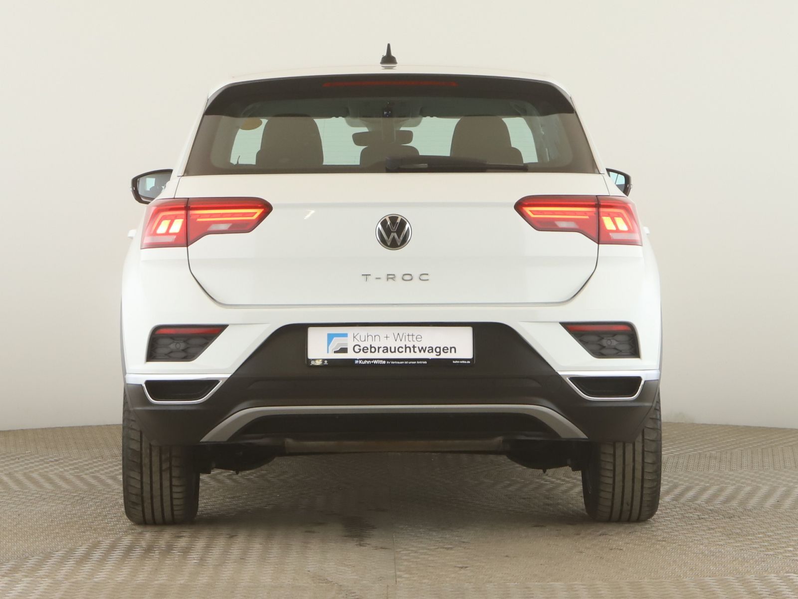 Volkswagen T-Roc 2.0 TDI Style - Samsaru's Car Outlet