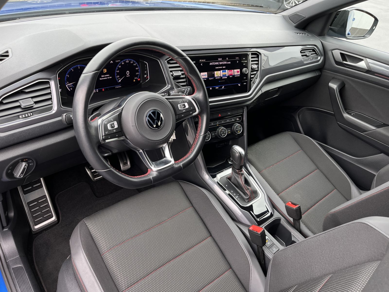 Volkswagen T-Roc 1.5 TSI DSG Sport - Samsaru's Car Outlet