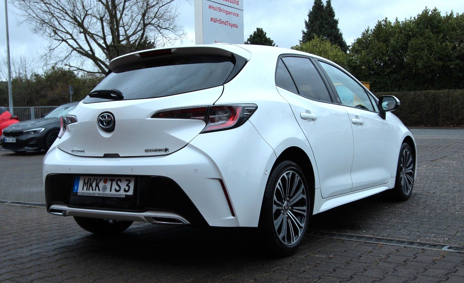 Toyota Corolla Hybrid Team - Samsaru's Car Outlet