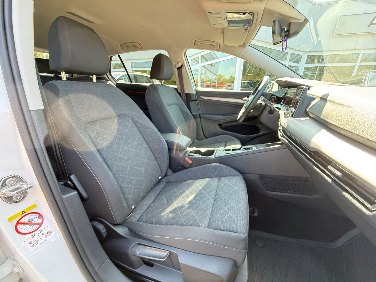 Volkswagen 1.5 eTSI Life - Samsaru's Car Outlet