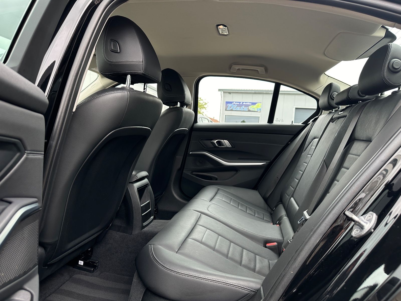 BMW 320 d xDrive Laser Leder HuD Key Innovation - Samsaru's Car Outlet