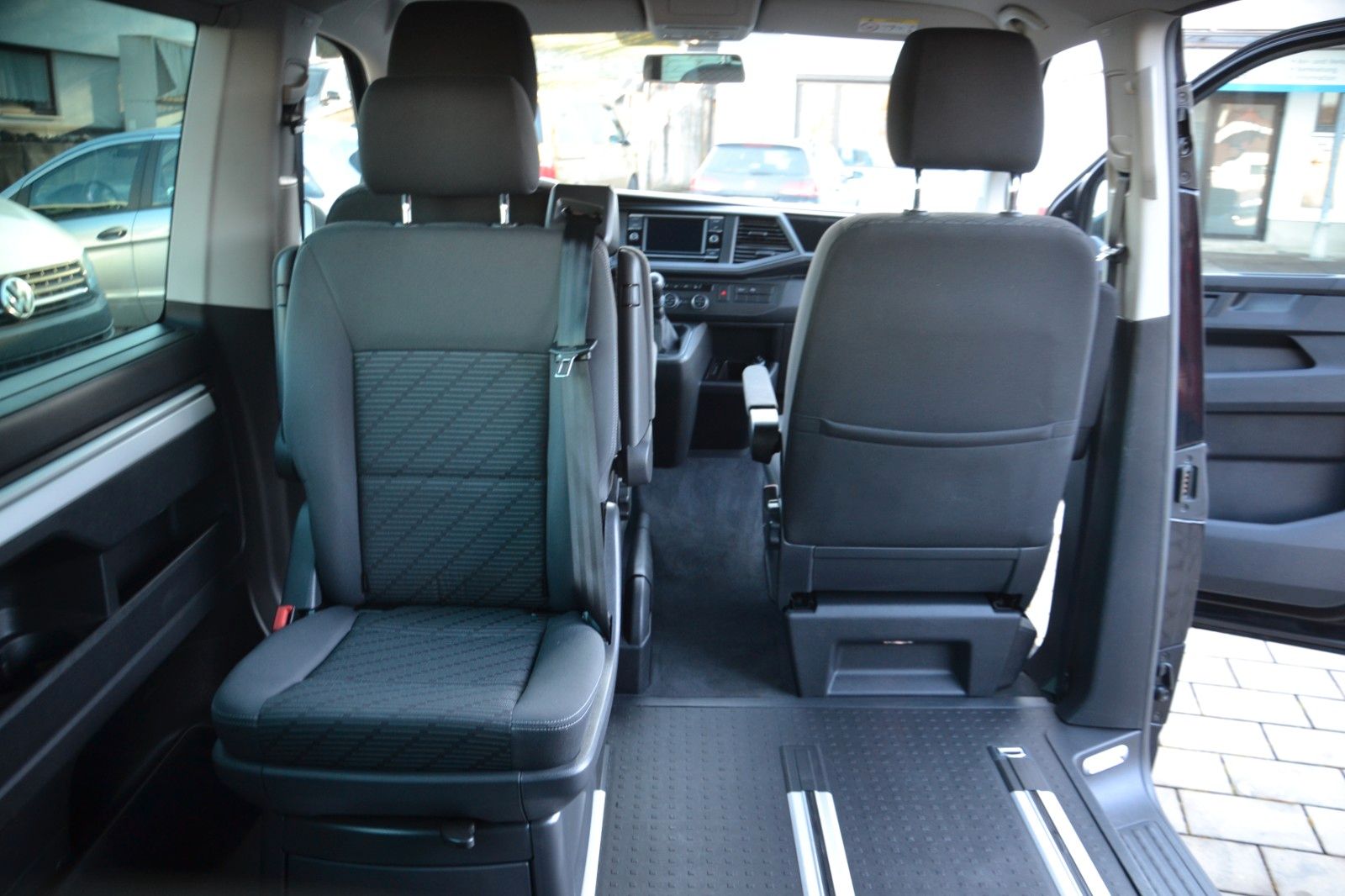 Volkswagen T6.1 Multivan - Samsaru's Car Outlet