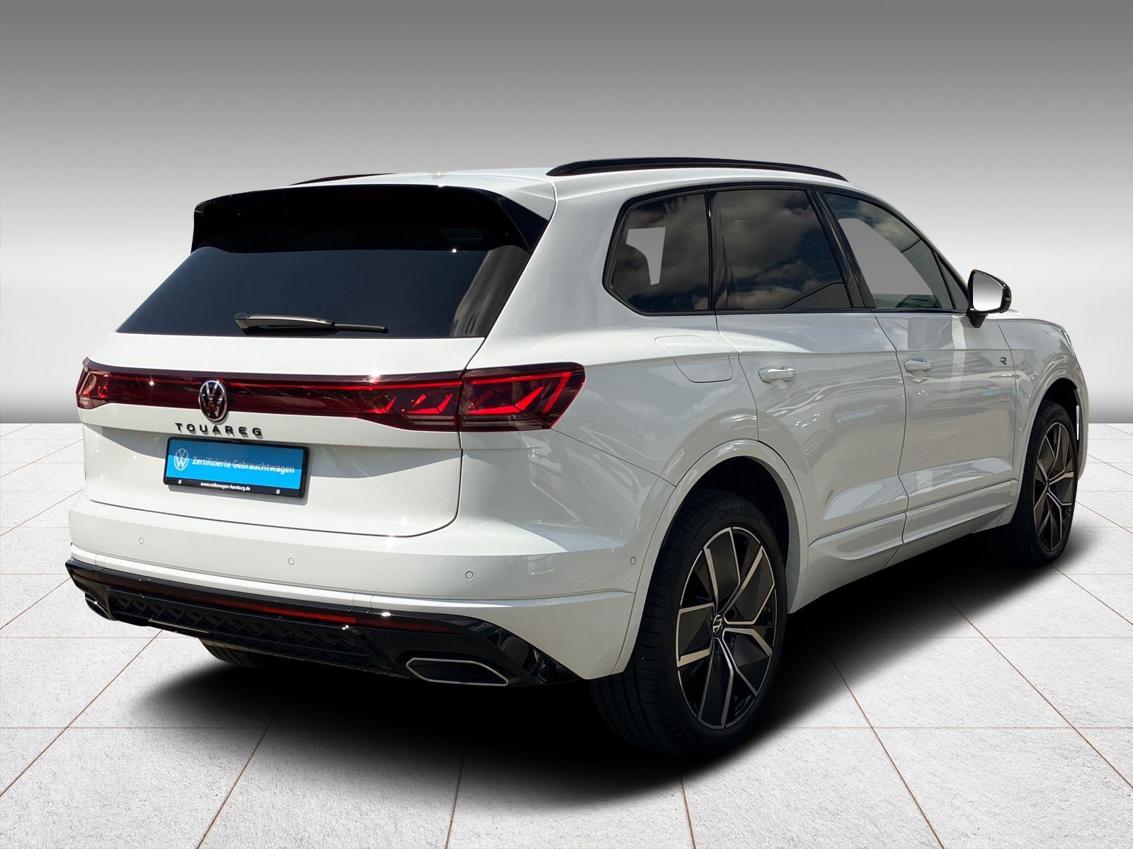 Volkswagen Touareg R-Line 3.0 V6 TDI - Samsaru's Car Outlet