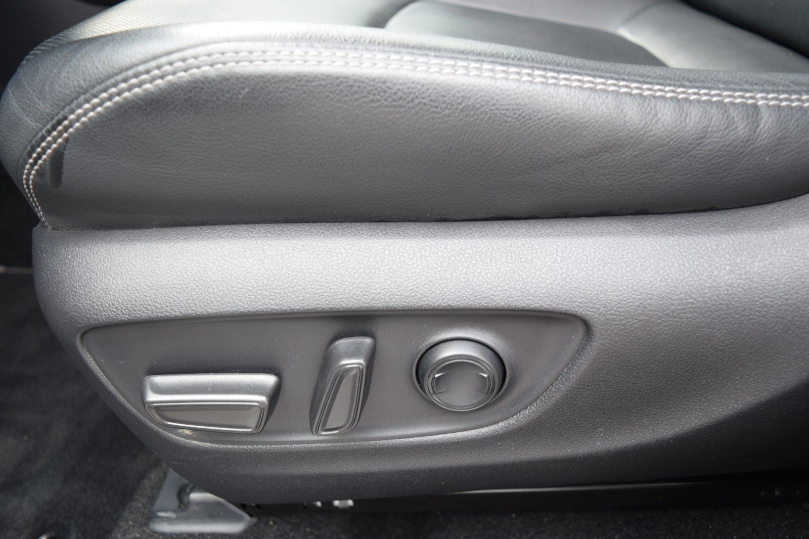Toyota RAV 4 RAV4 Hybrid 4x2 Lounge - Samsaru's Car Outlet