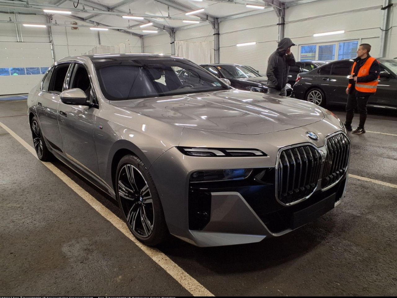 BMW 740d xDr M SPORT FondEnt,AHK,SkyL,StHz,360,DAPro