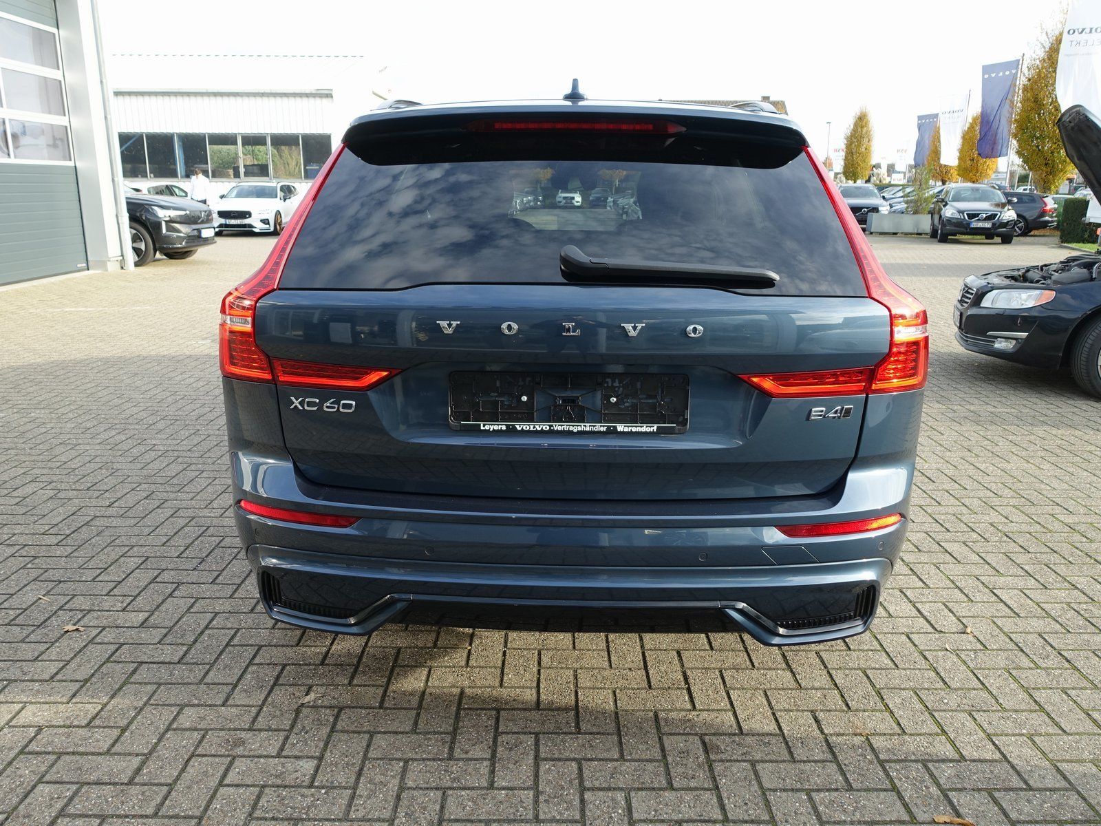 Volvo XC60 B4 Diesel Plus Dark AWD/Pano/AHK/360°/H&K