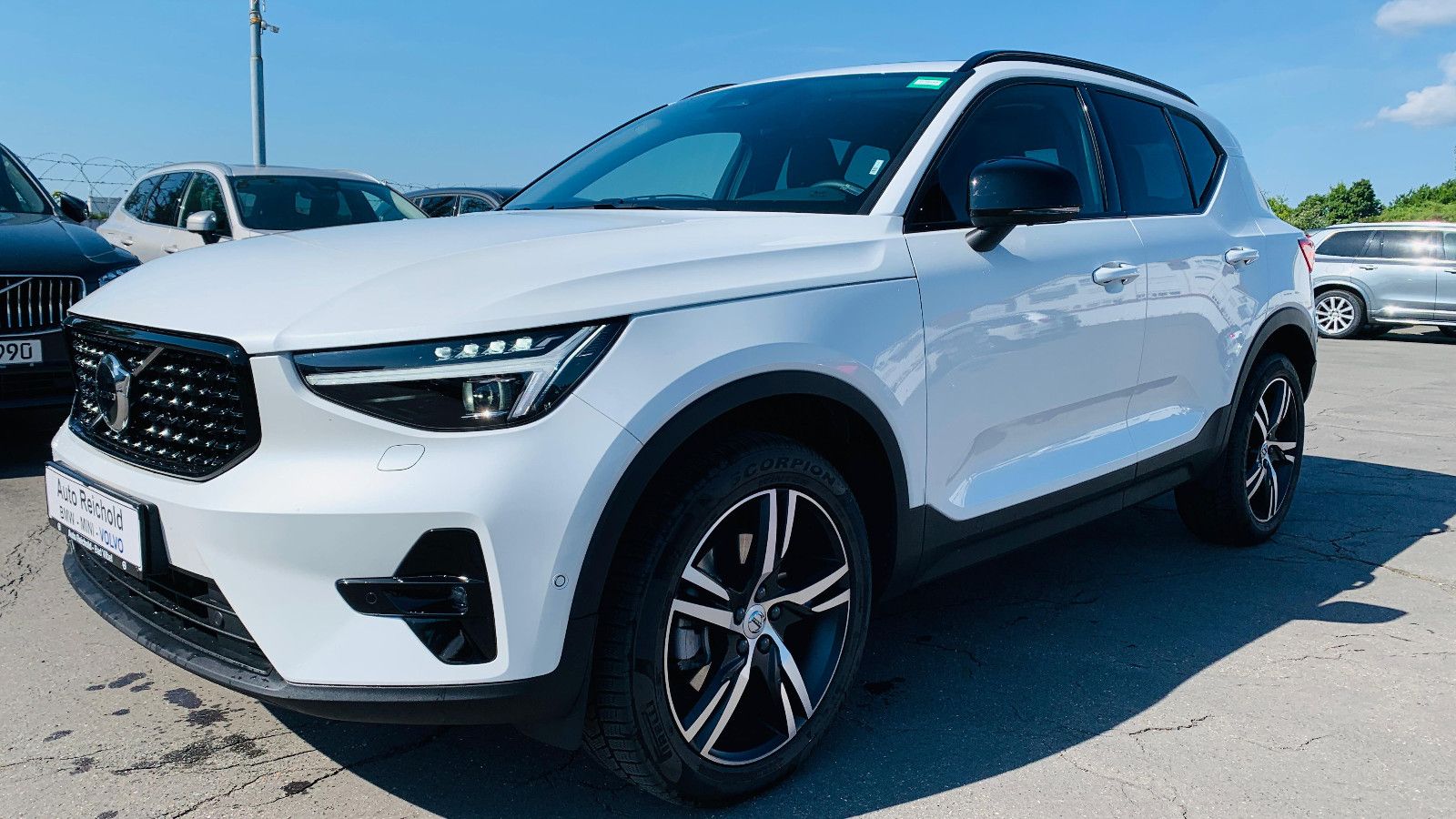 Volvo XC40 B3 Aut. Plus Dark - Samsaru's Car Outlet