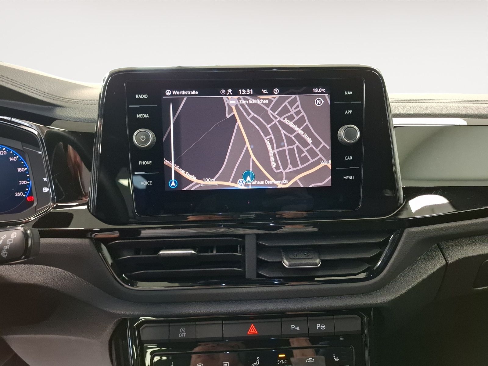 Volkswagen T-Roc 1.5 TSI Style - Samsaru's Car Outlet