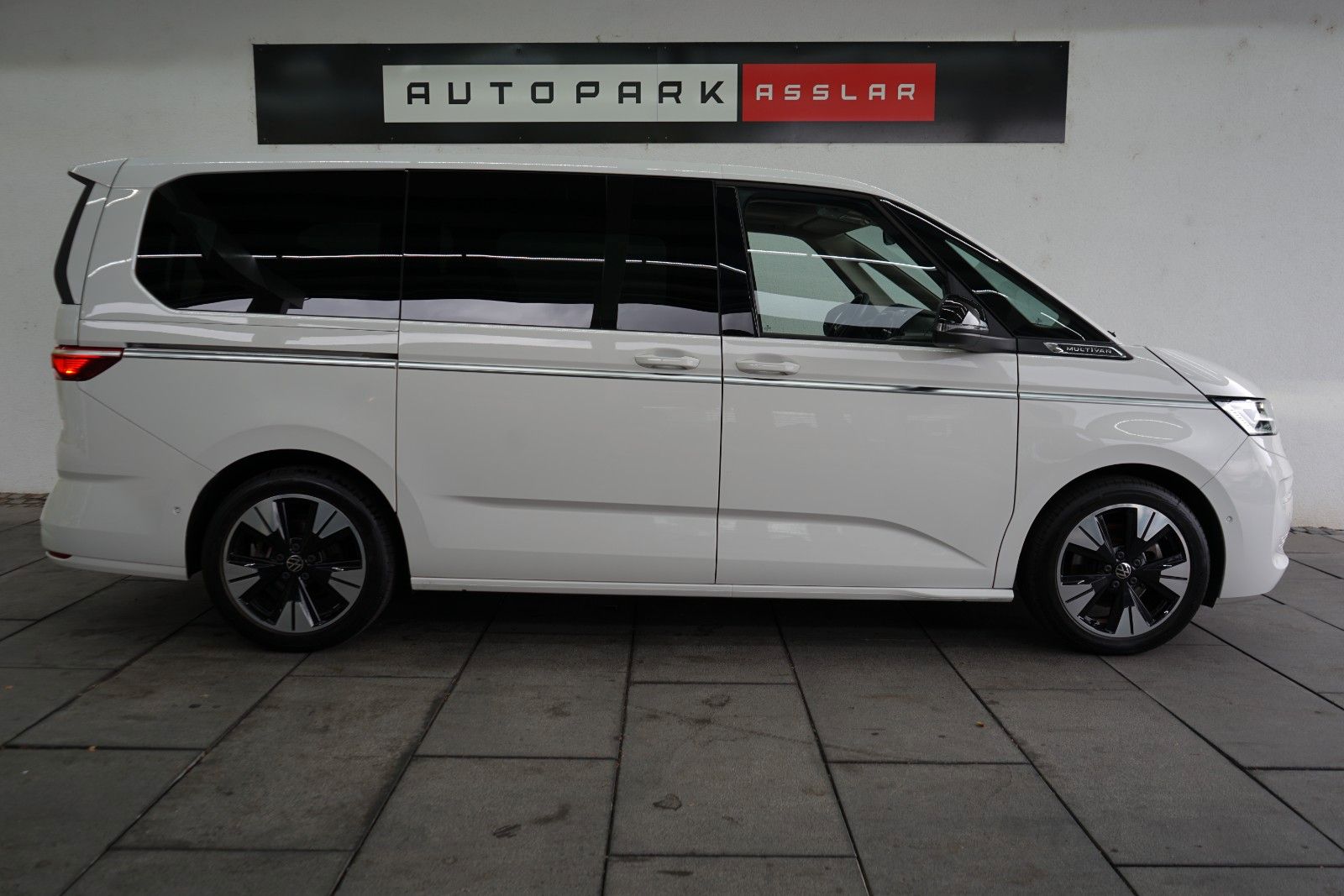 Volkswagen T7 Multivan Lang 2.0 TSI Style/Leder/Mega-Spec!