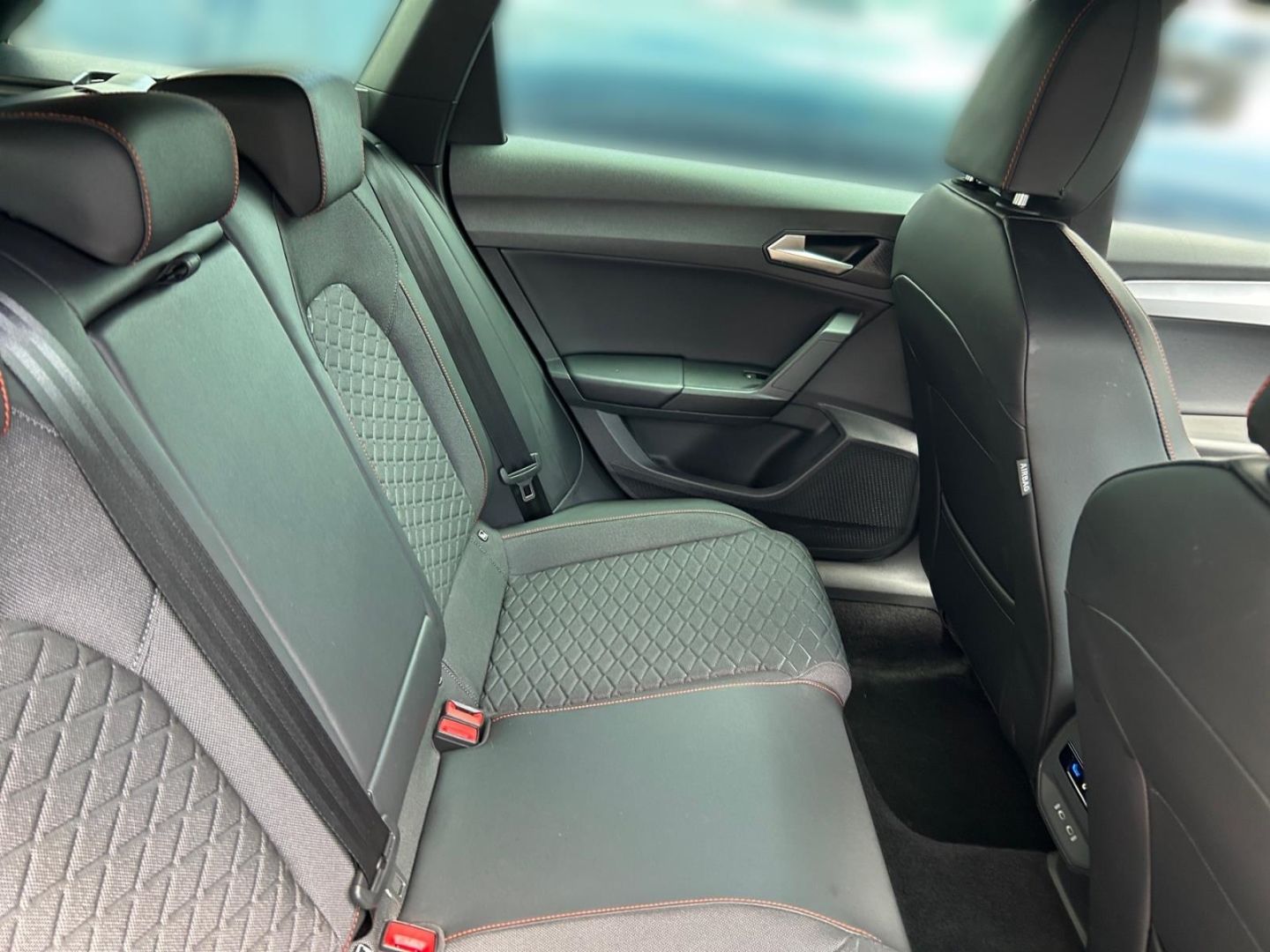 Seat Leon Sportstourer FR 2.0 TDI DSG*AHK/GJR/Navi/Ka