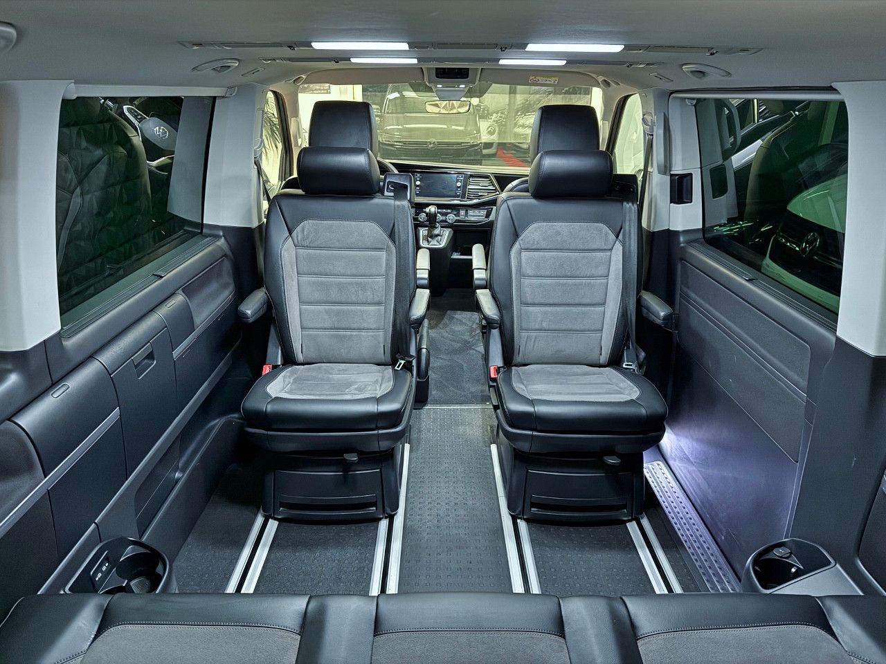 Volkswagen T6.1 Multivan 2.0 TDI DSG 4Motion - Samsaru's Car Outlet