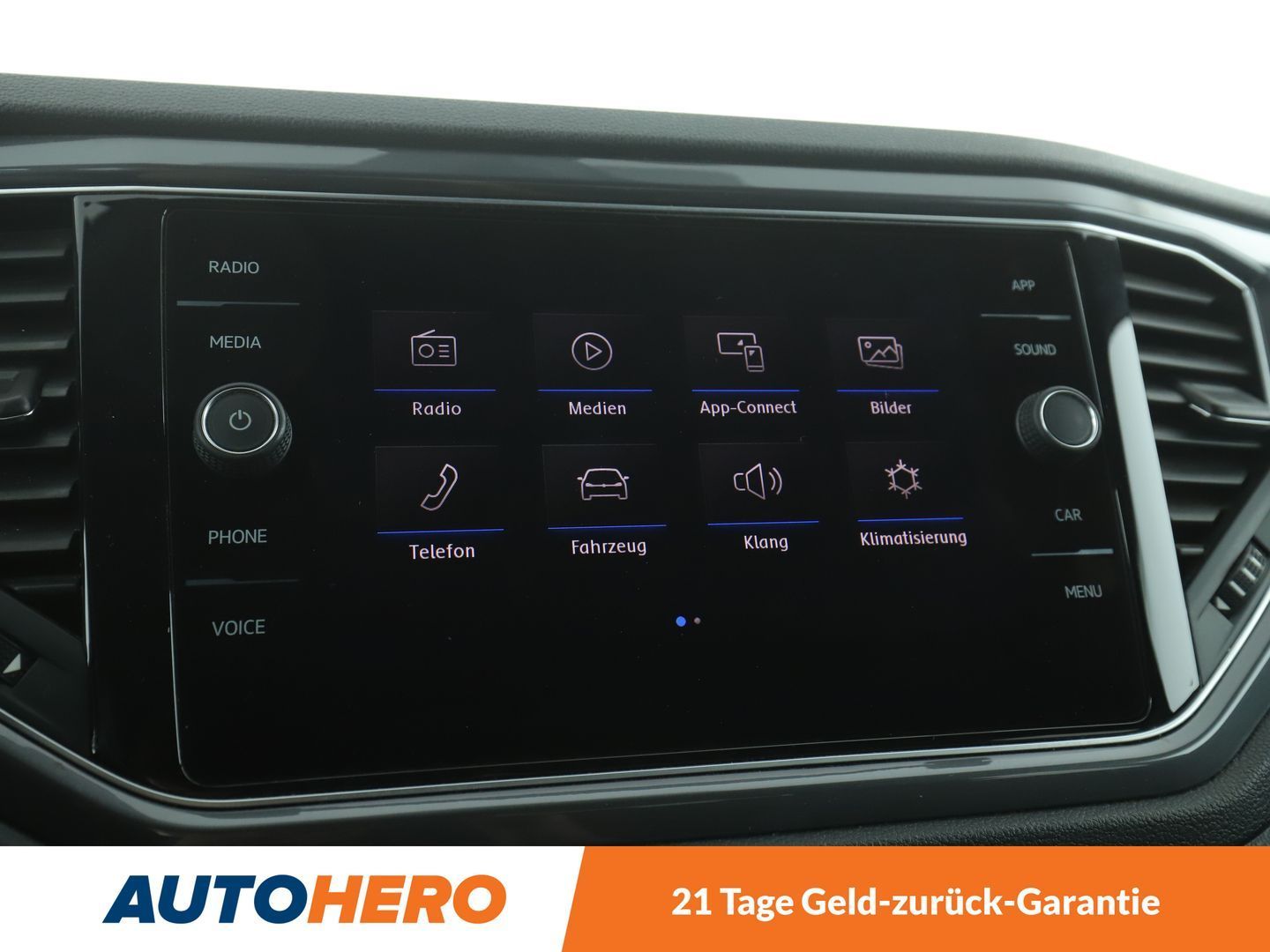 Volkswagen T-Roc 1.5 TSI ACT Sport - Samsaru's Car Outlet