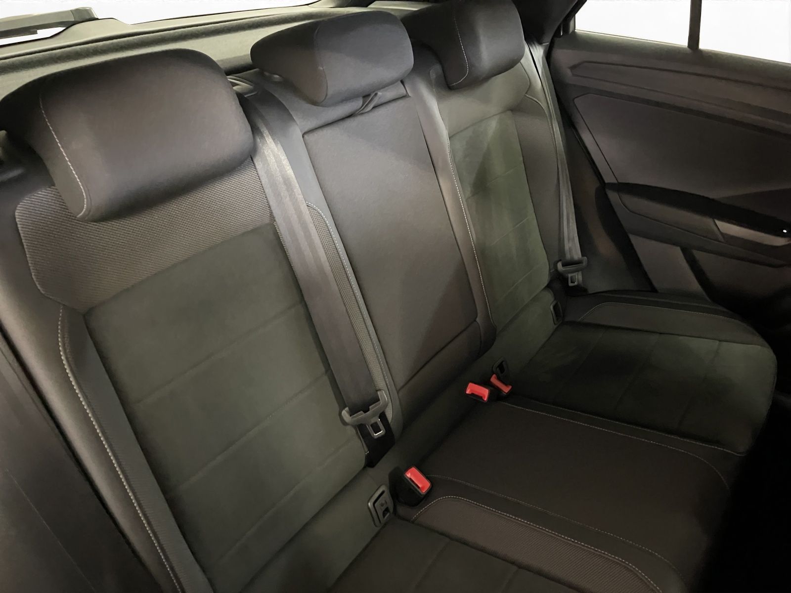 Volkswagen T-Roc 1.5 TSI Style - Samsaru's Car Outlet