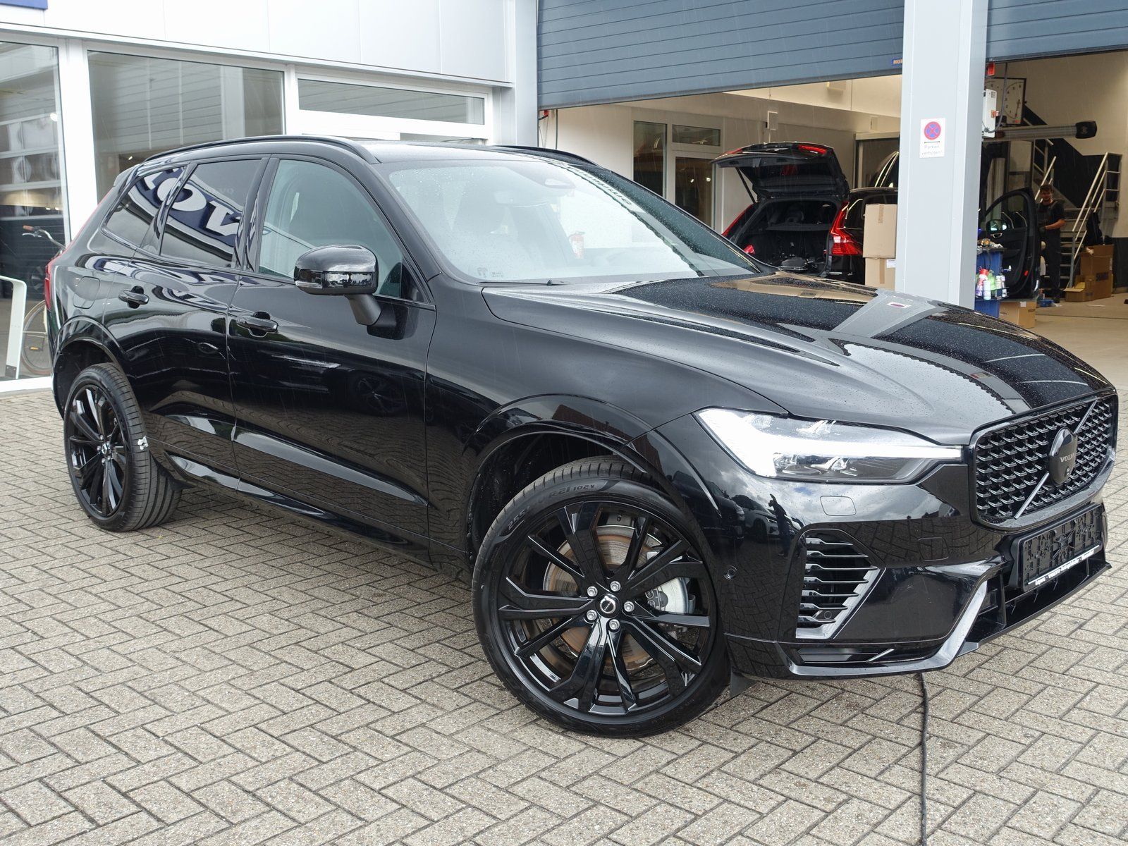 Volvo XC60 Black Edition Ultra T6 AWD - Samsaru's Car Outlet