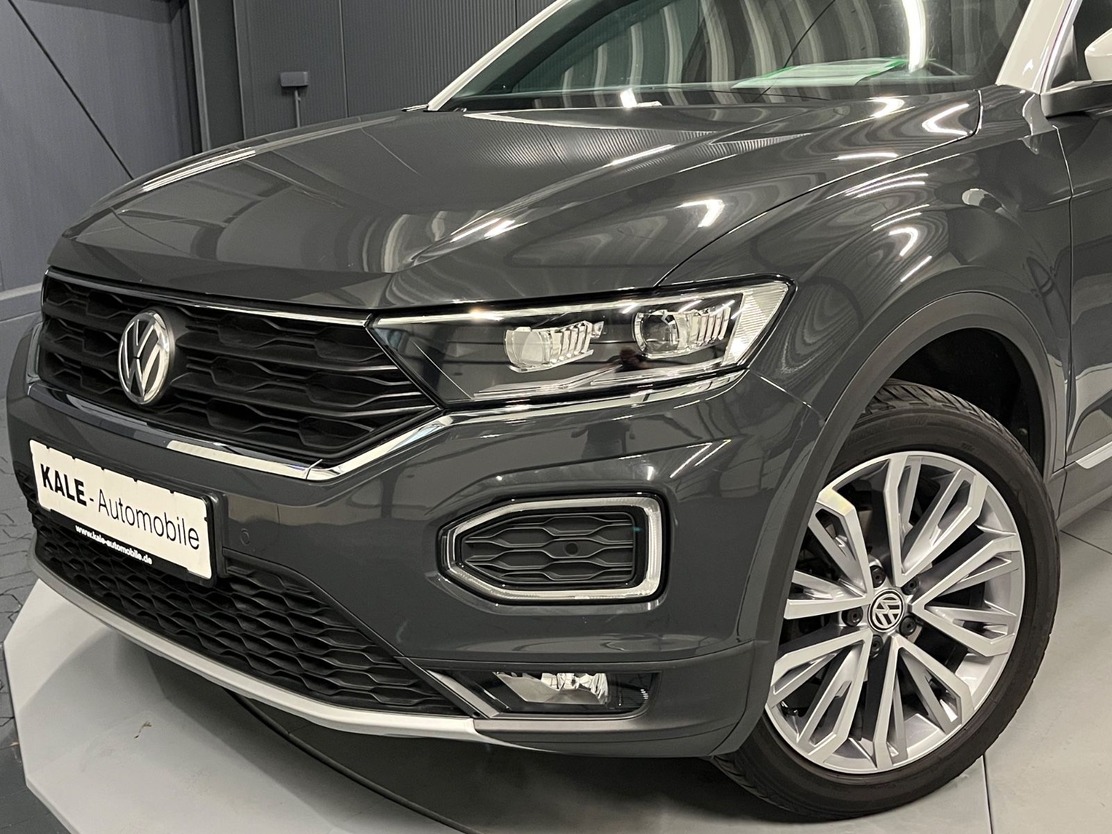 Volkswagen T-Roc 1.5 TSI DSG United - Samsaru's Car Outlet