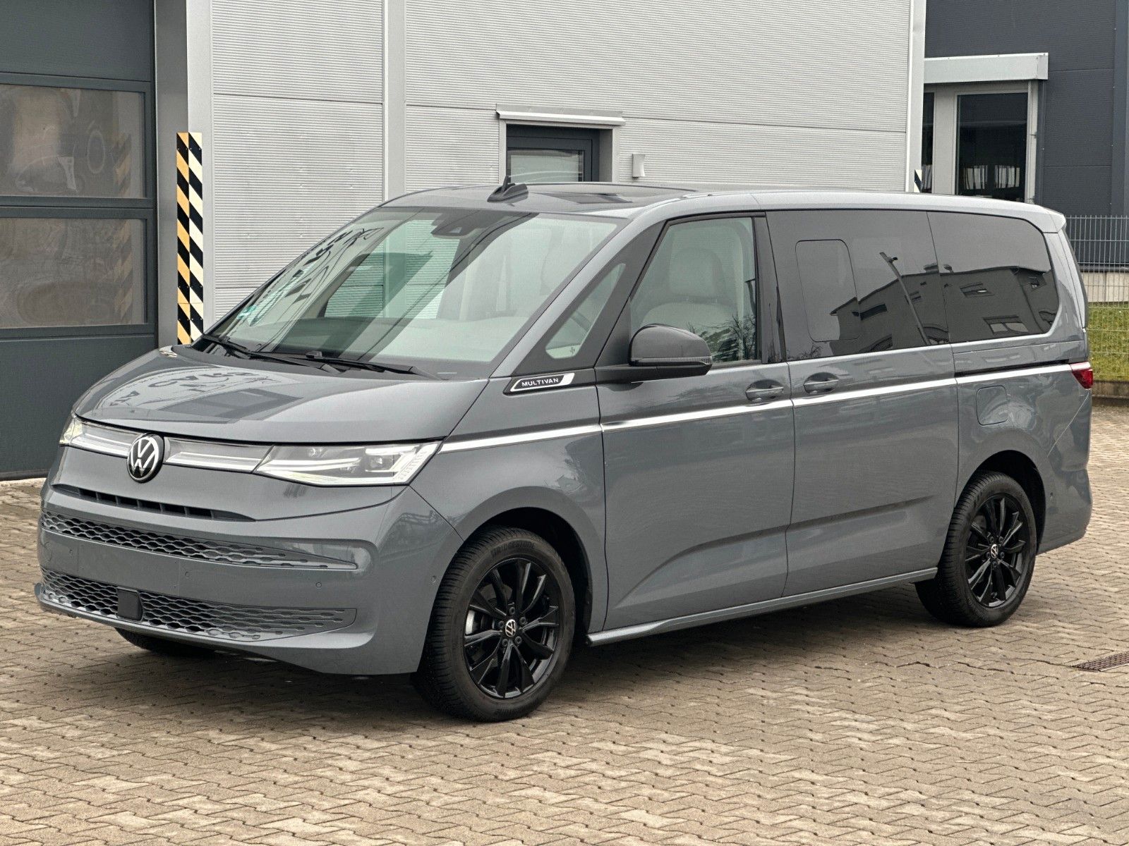 Volkswagen T7 Multivan - Samsaru's Car Outlet