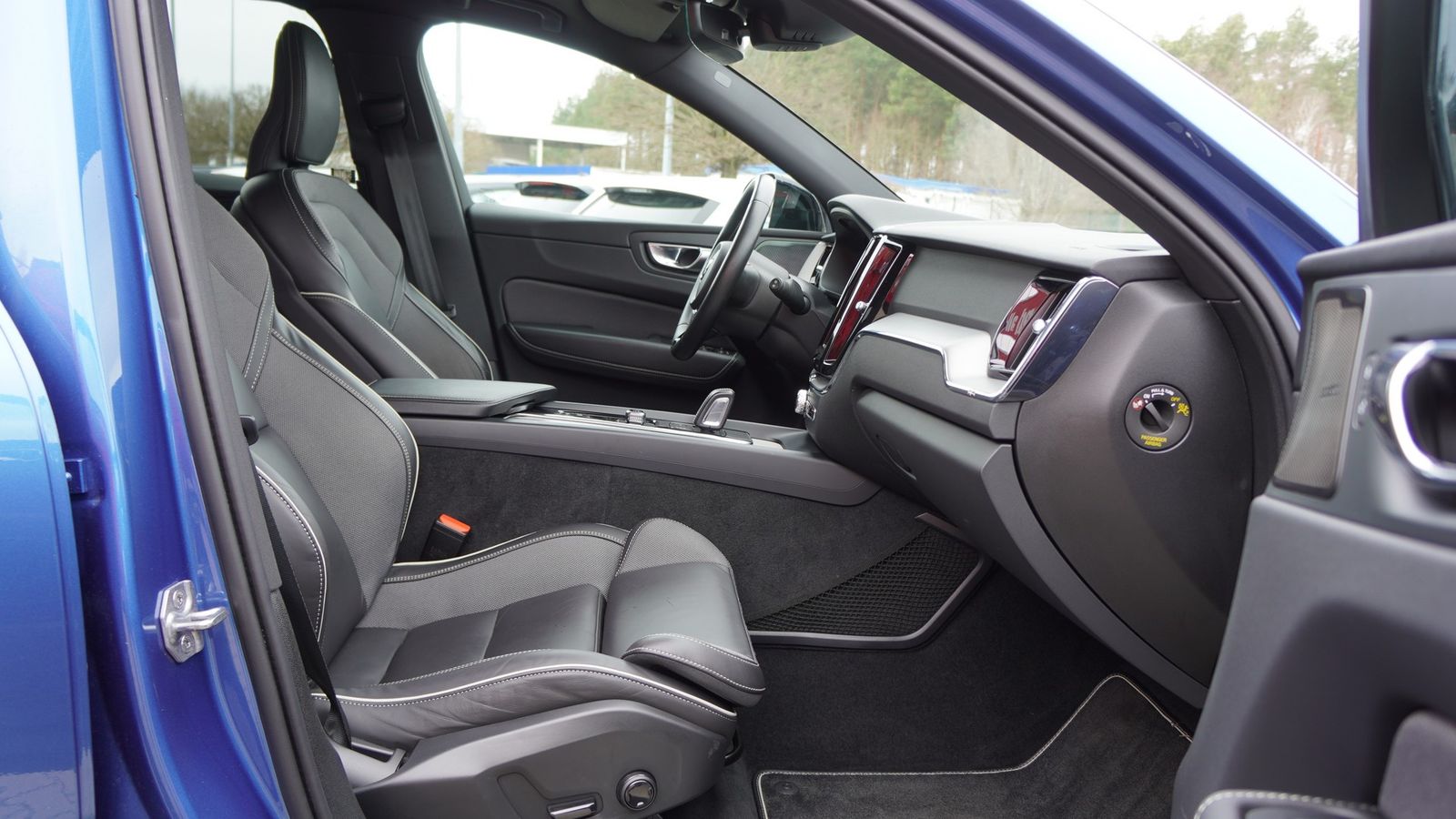 Volvo XC 60 B5 AWD R-Design - Samsaru's Car Outlet