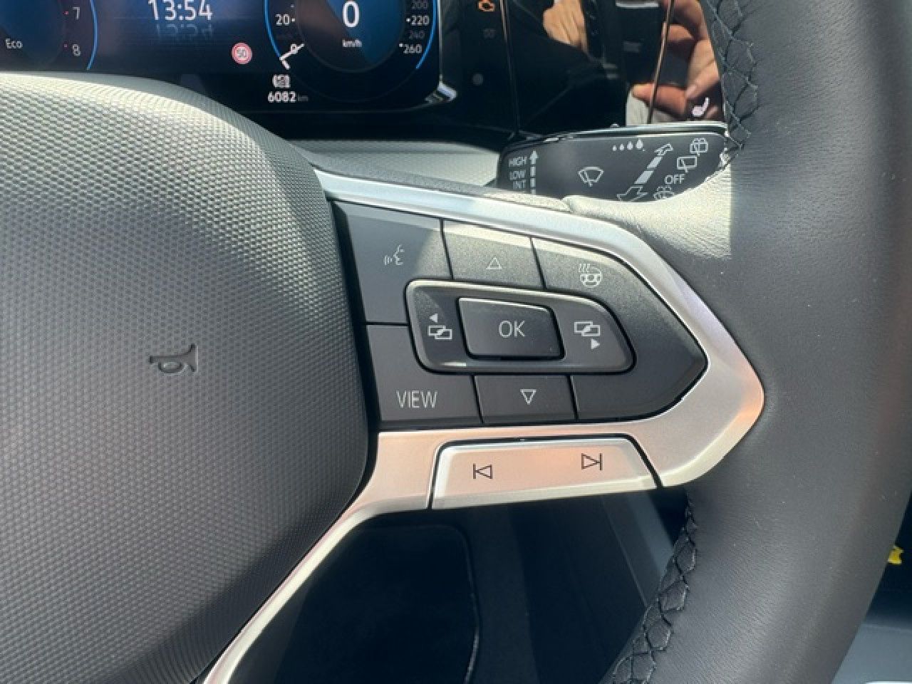 Volkswagen Golf VIII Move 1.5 TSI - Samsaru's Car Outlet