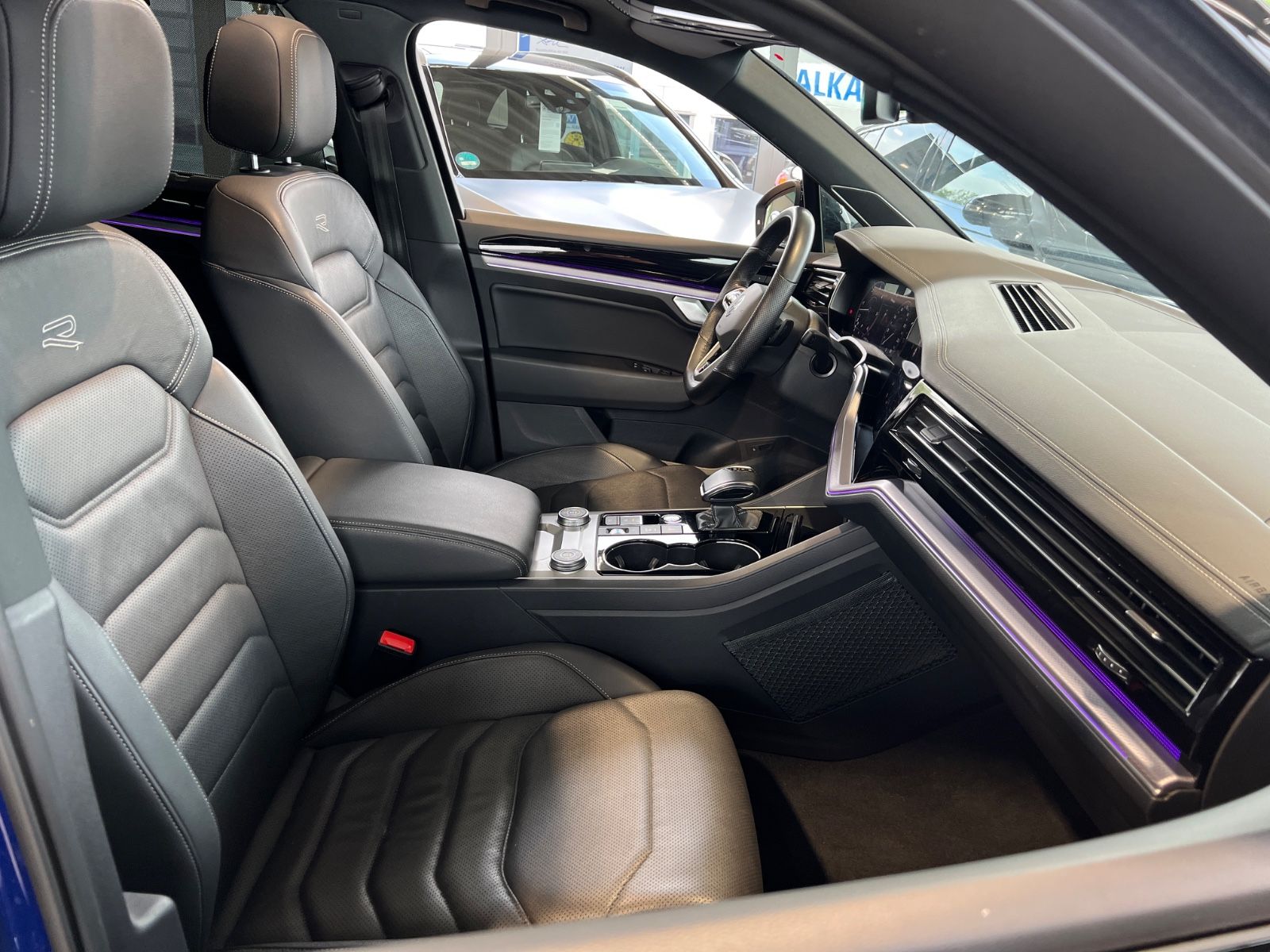 Volkswagen Touareg R-Line 4Motion - Samsaru's Car Outlet