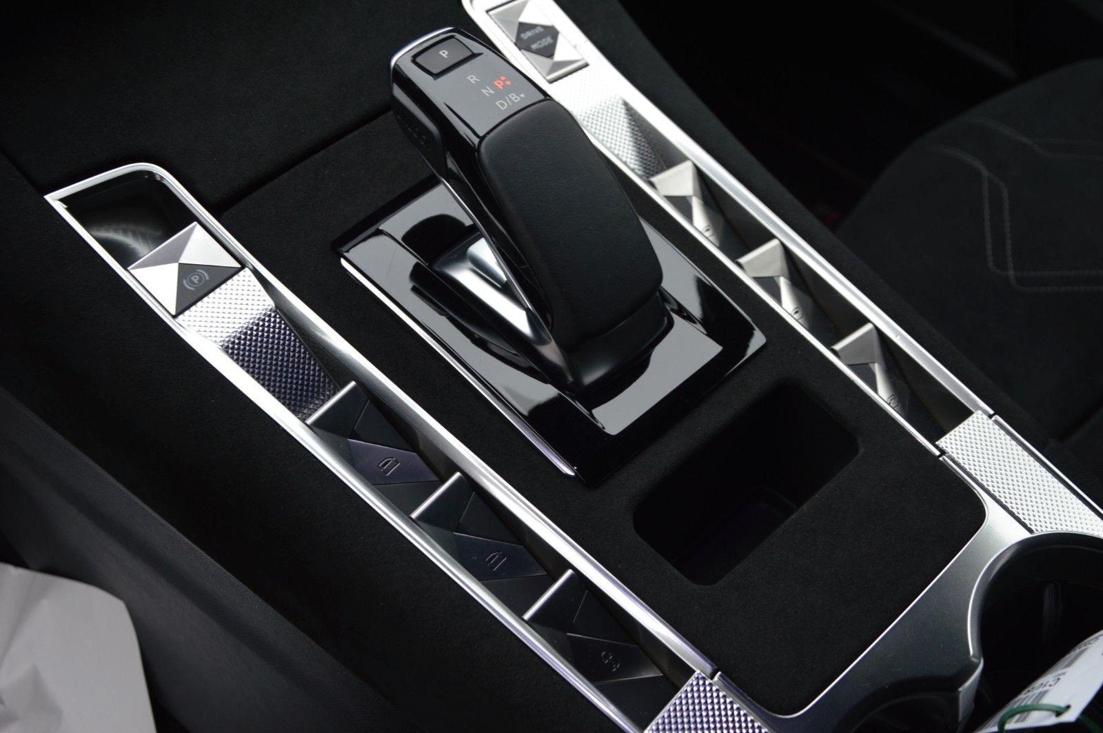 DS Automobiles DS 7 E-Tense 360 Perfor"360°"LED"ACC"NAVI"KEYGO