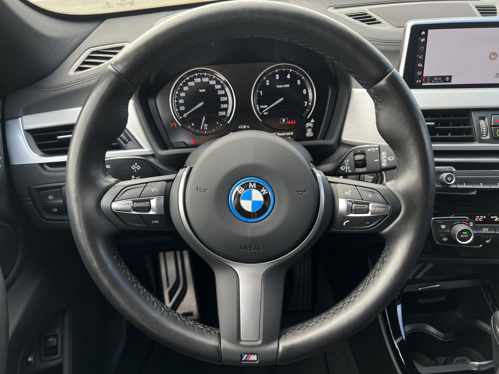 BMW X1 xDrive25e M Sportpaket - Samsaru's Car Outlet