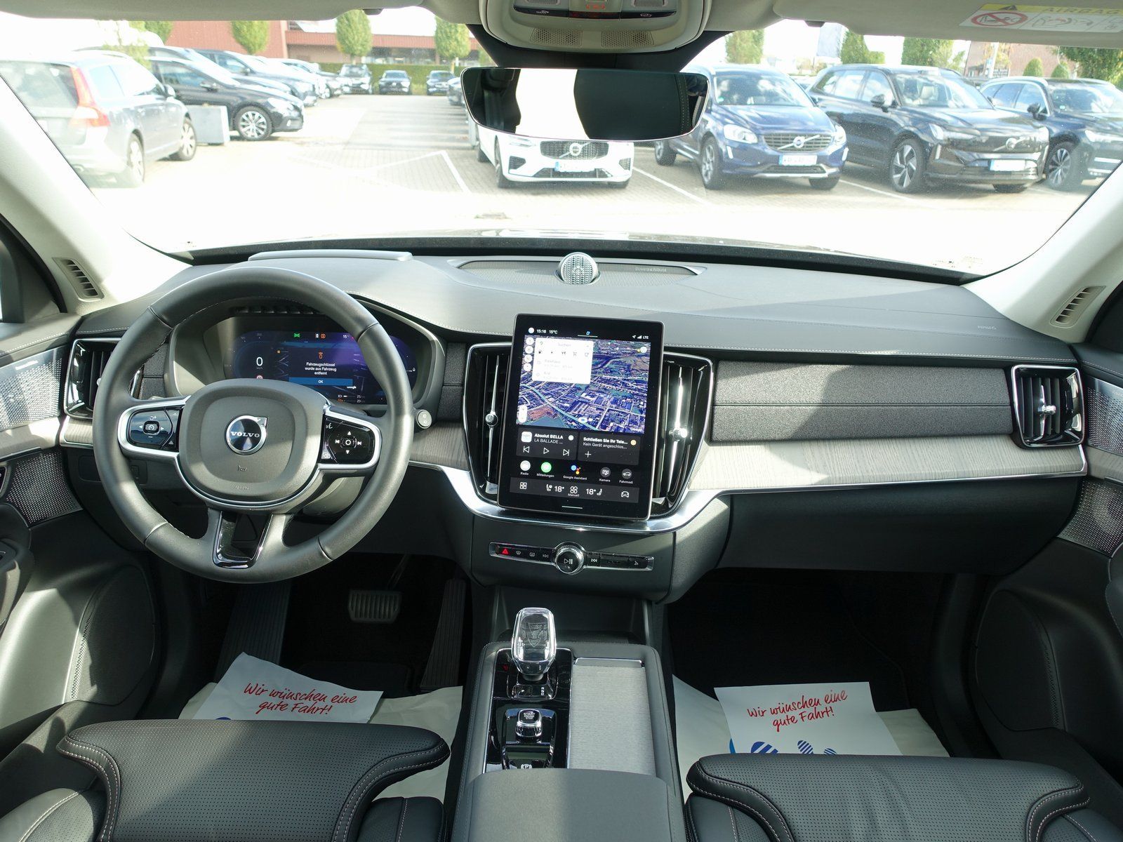 Volvo XC90 Plus Dark T8 AWD Plug-in Hybrid B&W/HUD