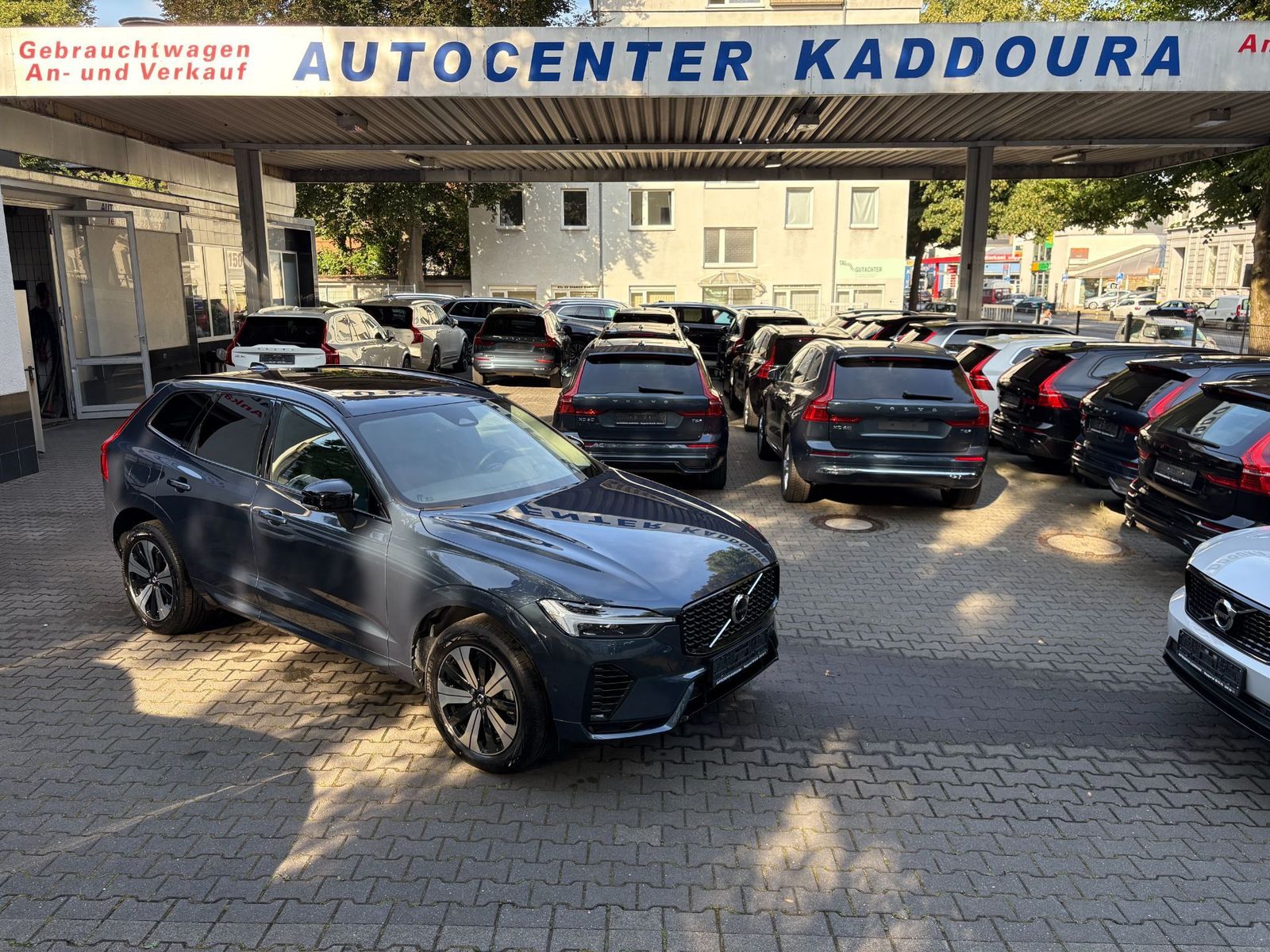 Volvo XC60 T6 AWD Plus Dark AHK 360 PANO H&K STH