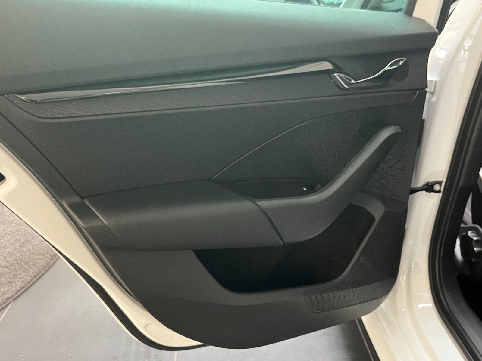 Skoda Octavia Combi 2.0 TDI DSG Ambition - Samsaru's Car Outlet
