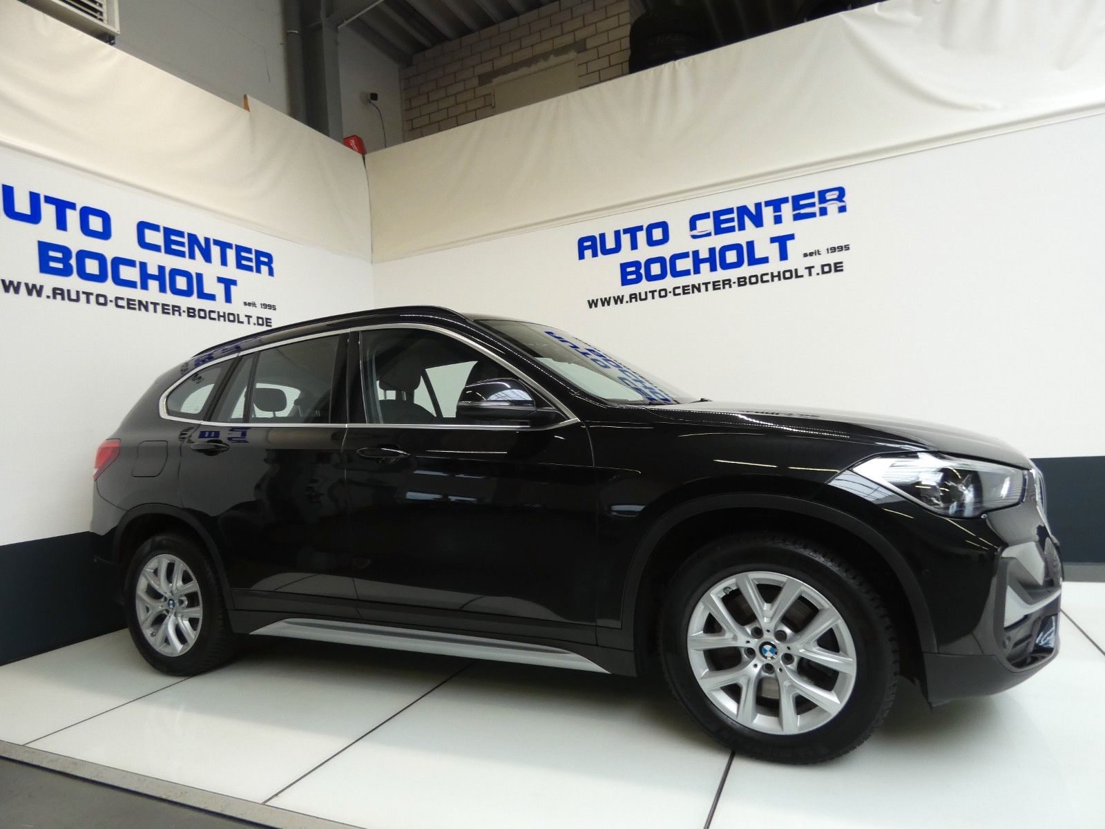 BMW X1 xDrive 20 i xLine - Samsaru's Car Outlet