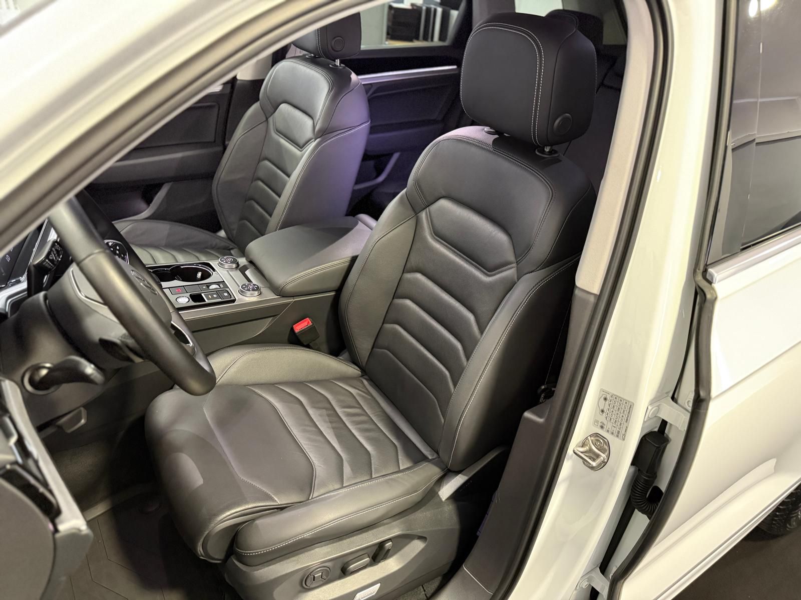 Volkswagen Touareg Elegance 4Motion - Samsaru's Car Outlet