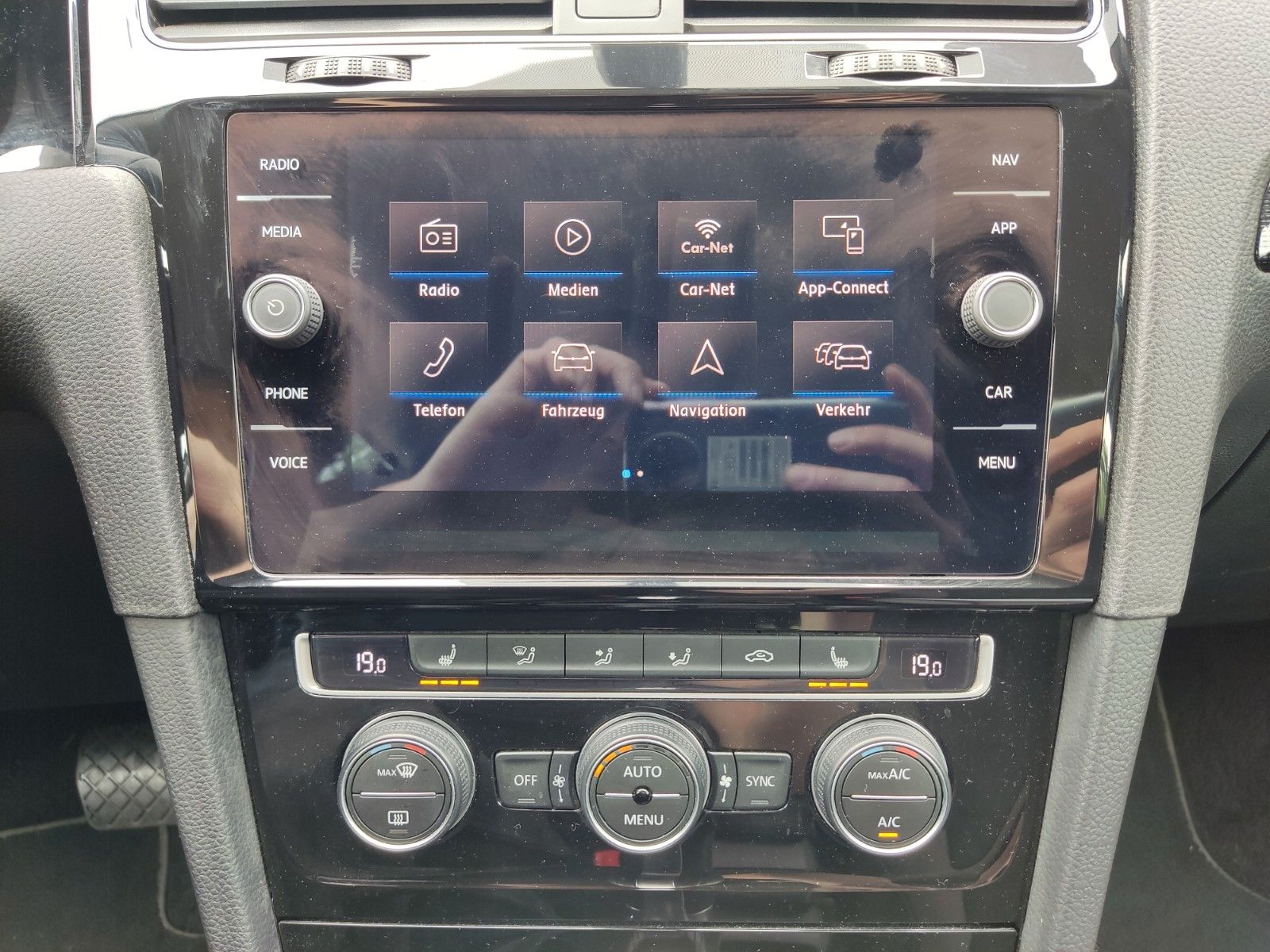 Volkswagen Golf 1.5 TSI DSG Highline - Samsaru's Car Outlet
