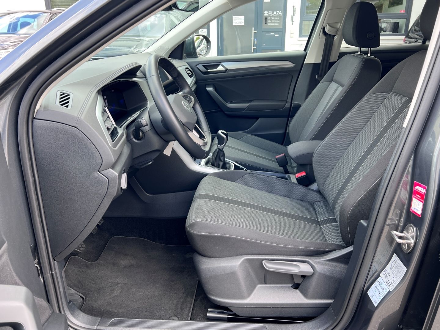 Volkswagen T-Roc 1.0TSI Life - Samsaru's Car Outlet