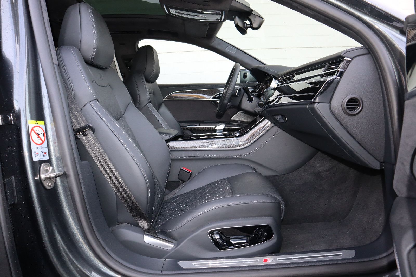 Audi A8L 60 TFSIe lang exclusive - Samsaru's Car Outlet